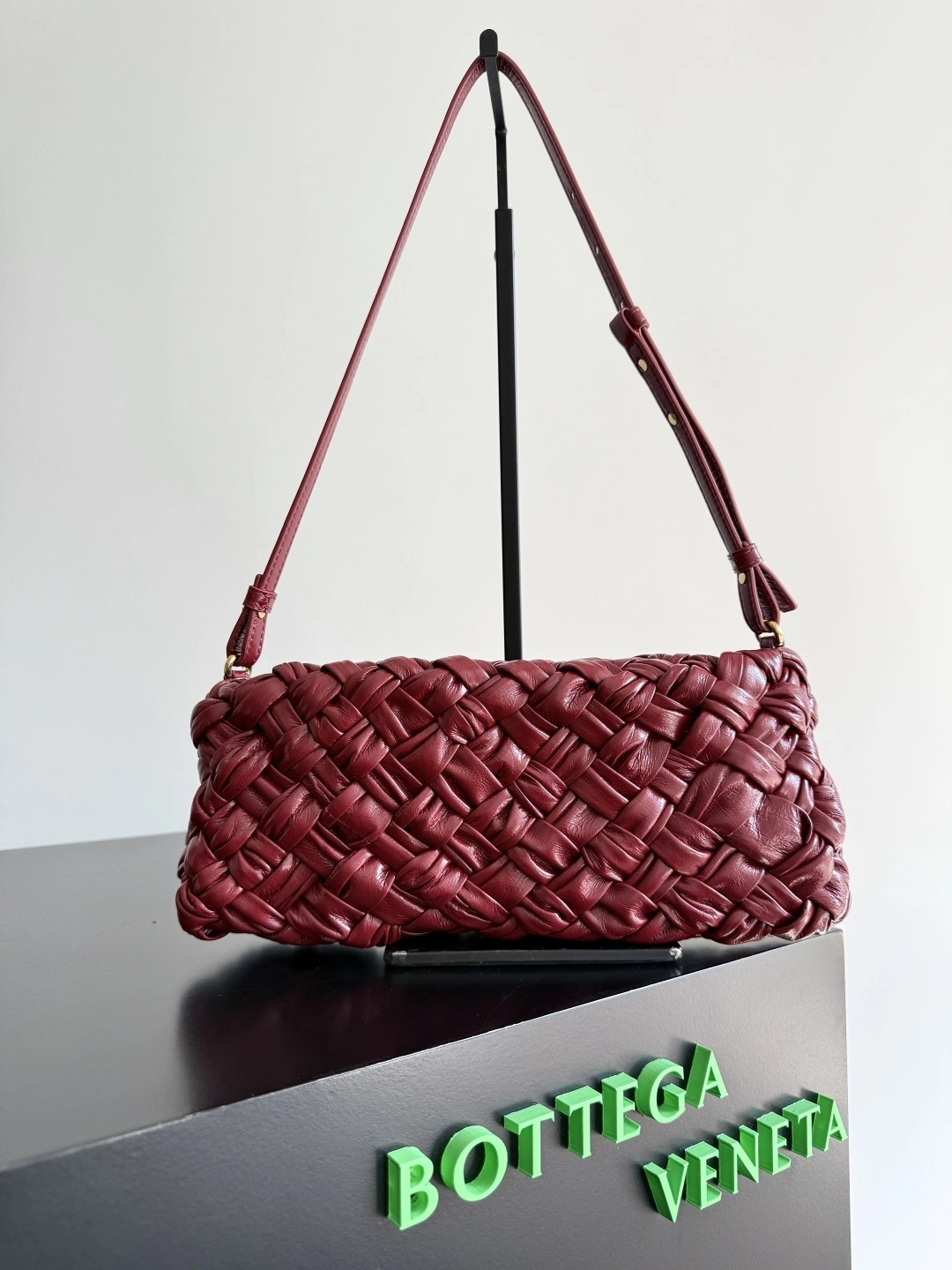 MOMO-- V595t1 785780V40T16564 chacha cowhide high quality version item：E-B100I0696H