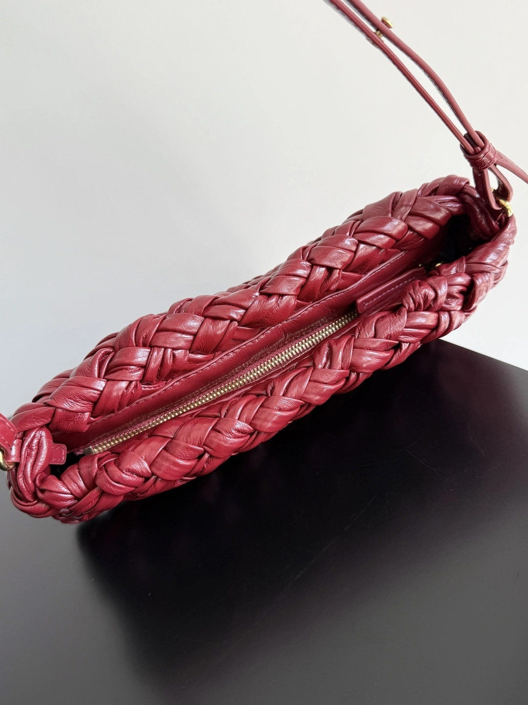 MOMO-- V595t1 785780V40T16564 chacha cowhide high quality version item：E-B100I0696H