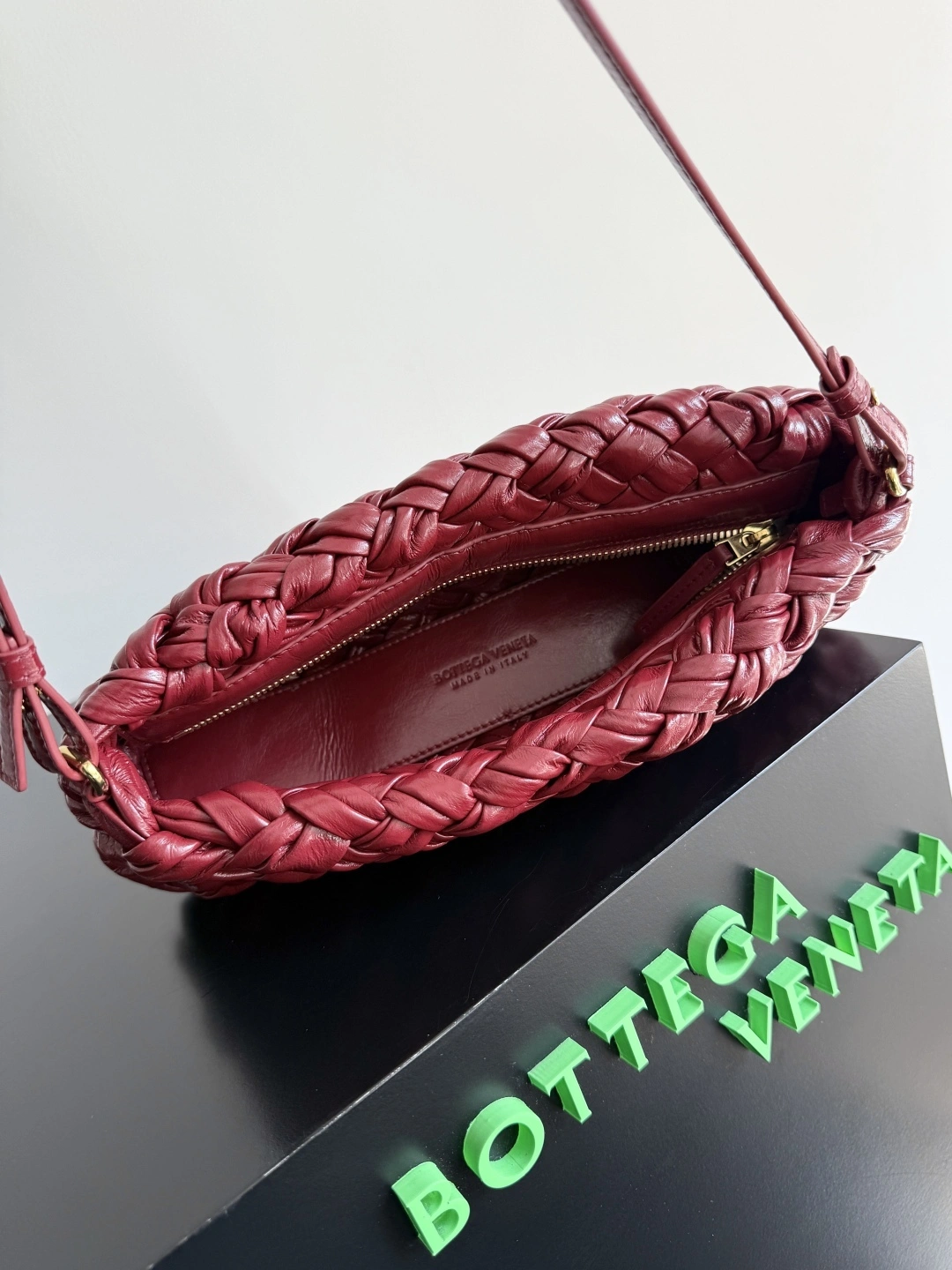 MOMO-- V595t1 785780V40T16564 chacha cowhide high quality version item：E-B100I0696H