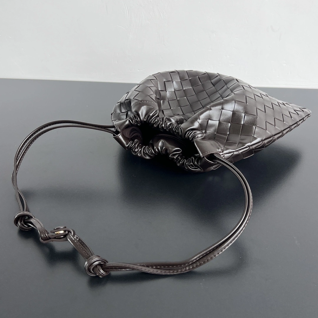MOMO-- V595t1 796728V3IV12132 high quality version Dustbag cowhide item:E-B063A0951