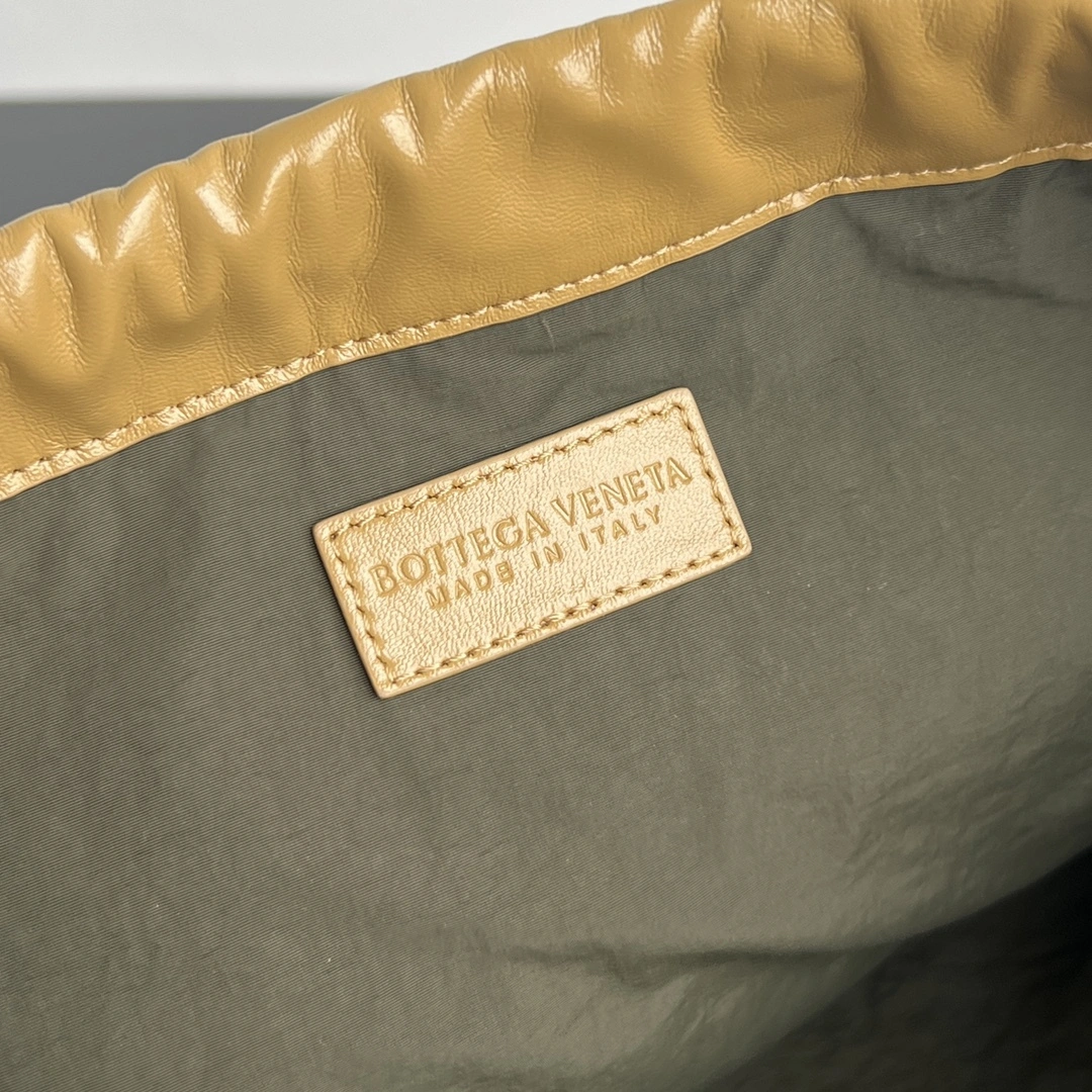 MOMO-- V595t1 796728V3IV69898 high quality version Dustbag cowhide item:E-B063I1025
