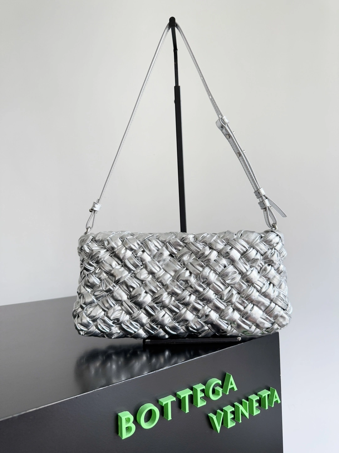 MOMO-- V595t1 804487V4P318101 chacha cowhide high quality version item：E-B100I0695H