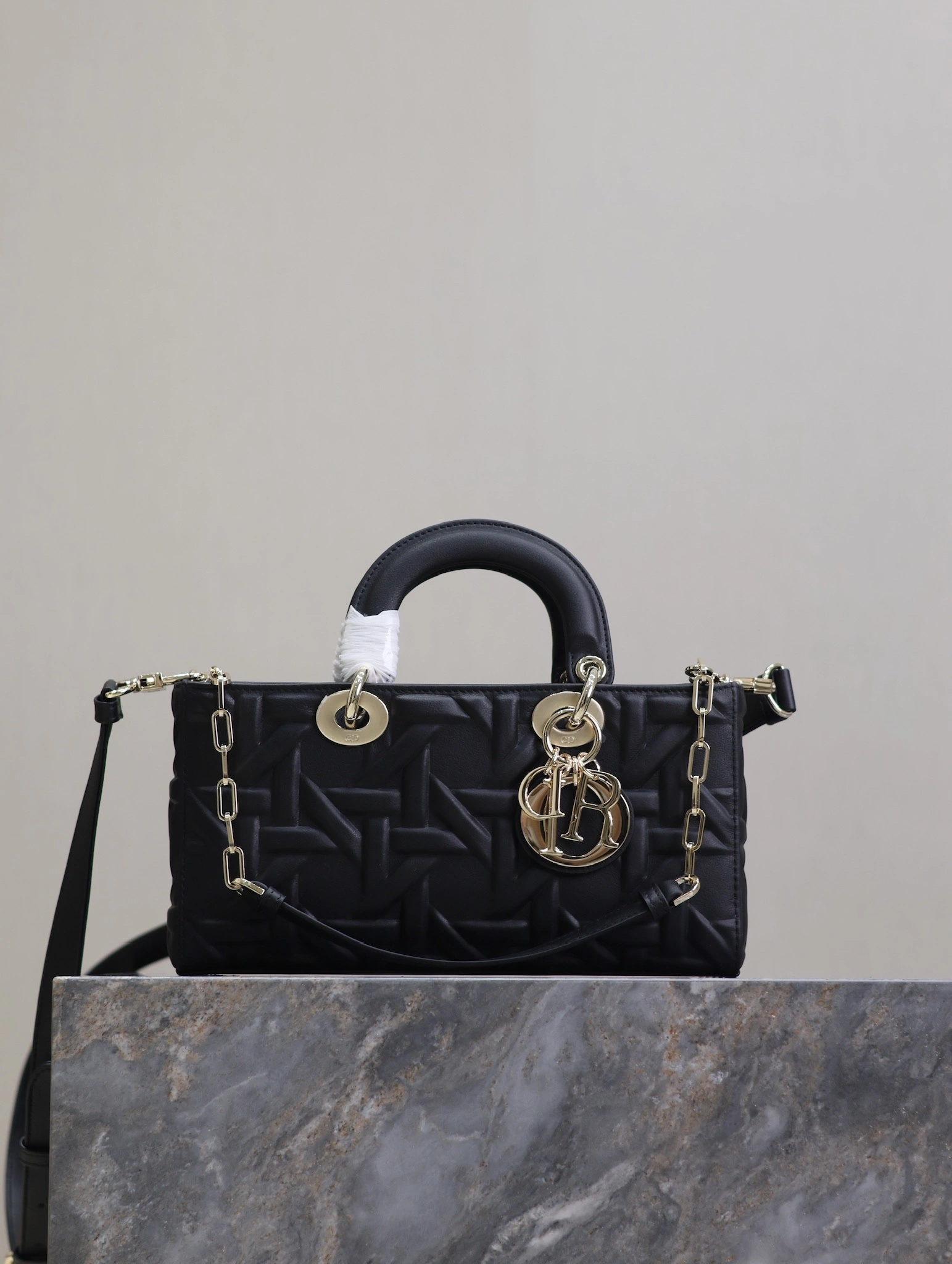 MOMO--4ior M0540OBPJ-M900 high quality version Lady D-Joy cowhide item:E-B000L2059T