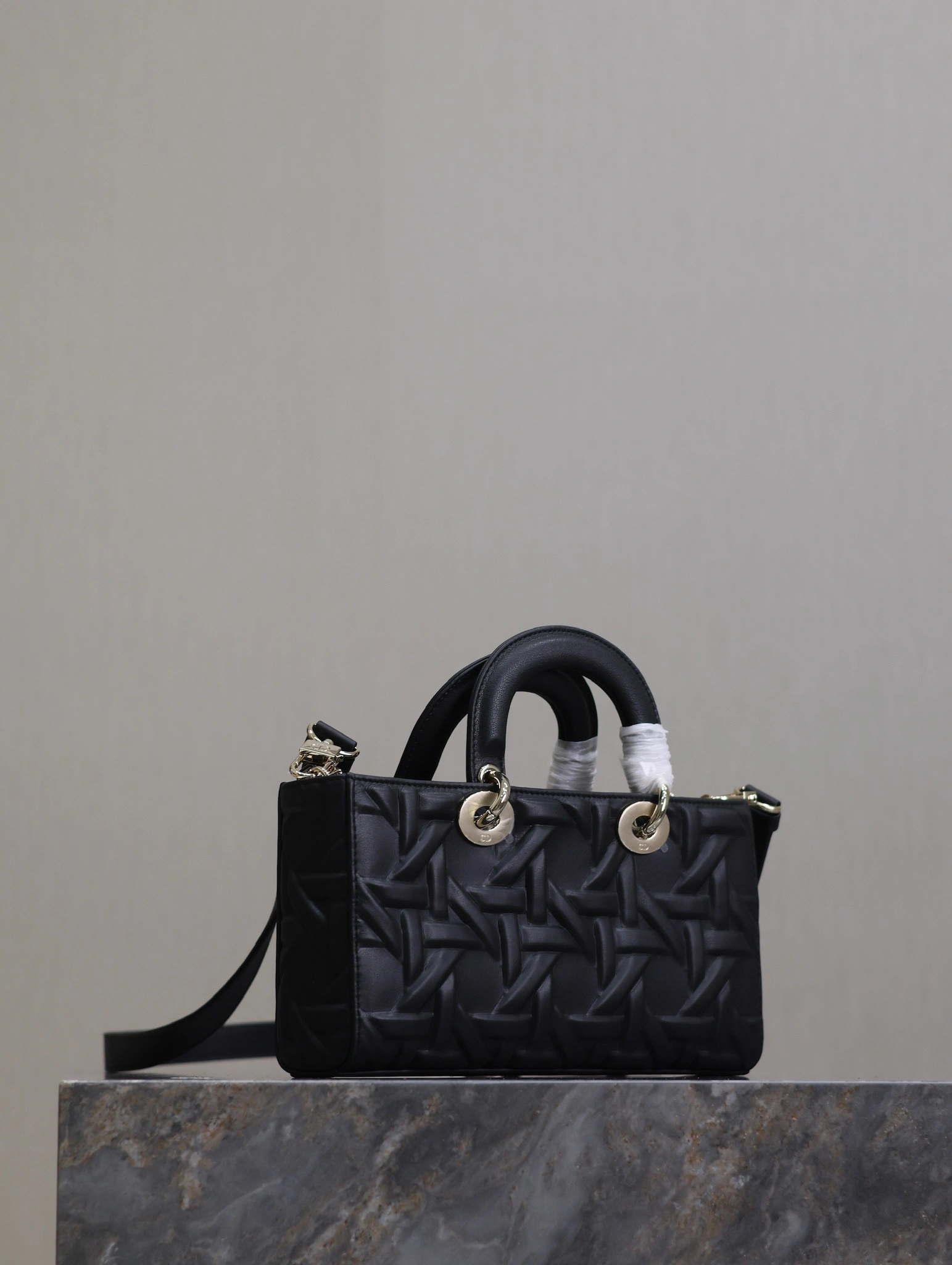 MOMO--4ior M0540OBPJ-M900 high quality version Lady D-Joy cowhide item:E-B000L2059T