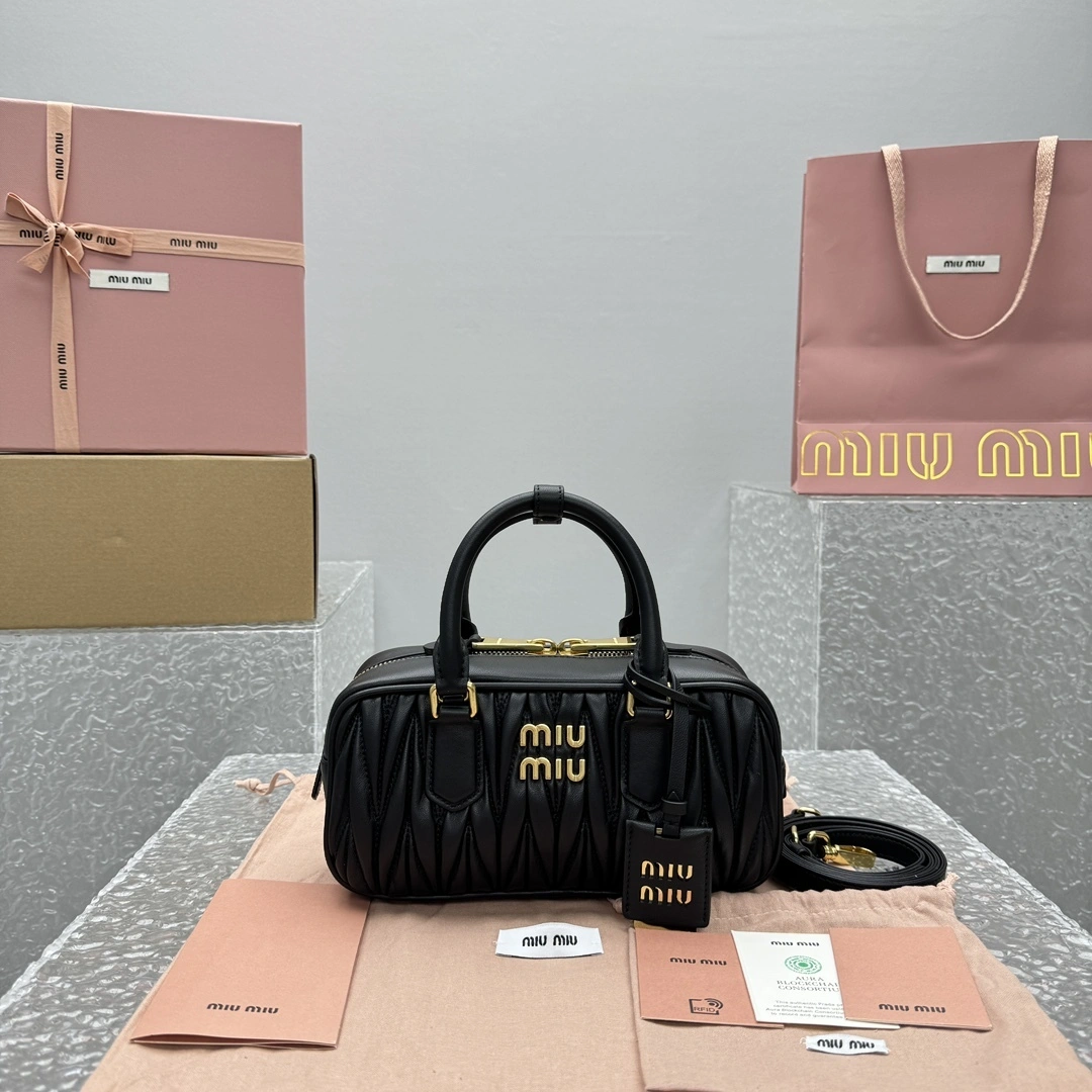 MOMO- 7iu7iu 5BB142-N88-F0002-V-OOT high quality version sheephide item:E-B664G2044