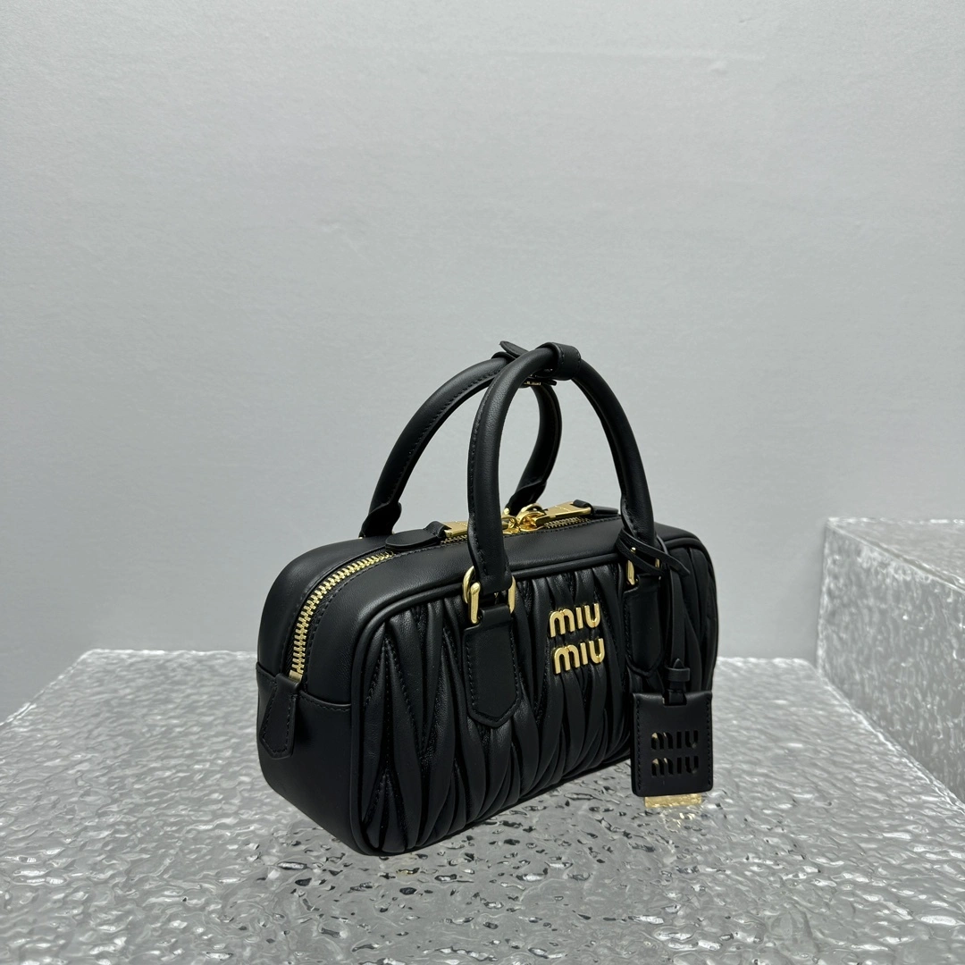 MOMO- 7iu7iu 5BB142-N88-F0002-V-OOT high quality version sheephide item:E-B664G2044