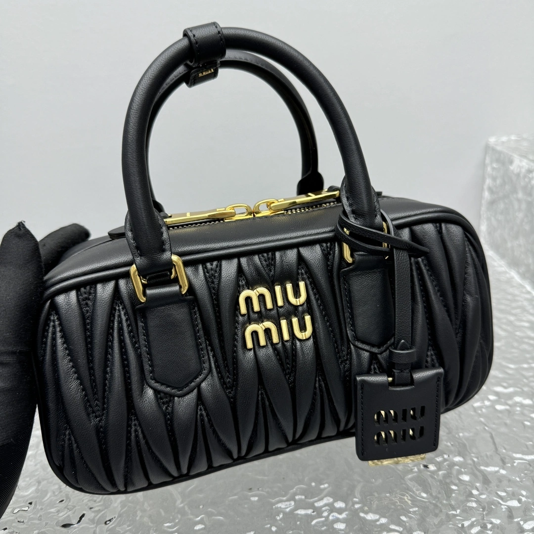 MOMO- 7iu7iu 5BB142-N88-F0002-V-OOT high quality version sheephide item:E-B664G2044