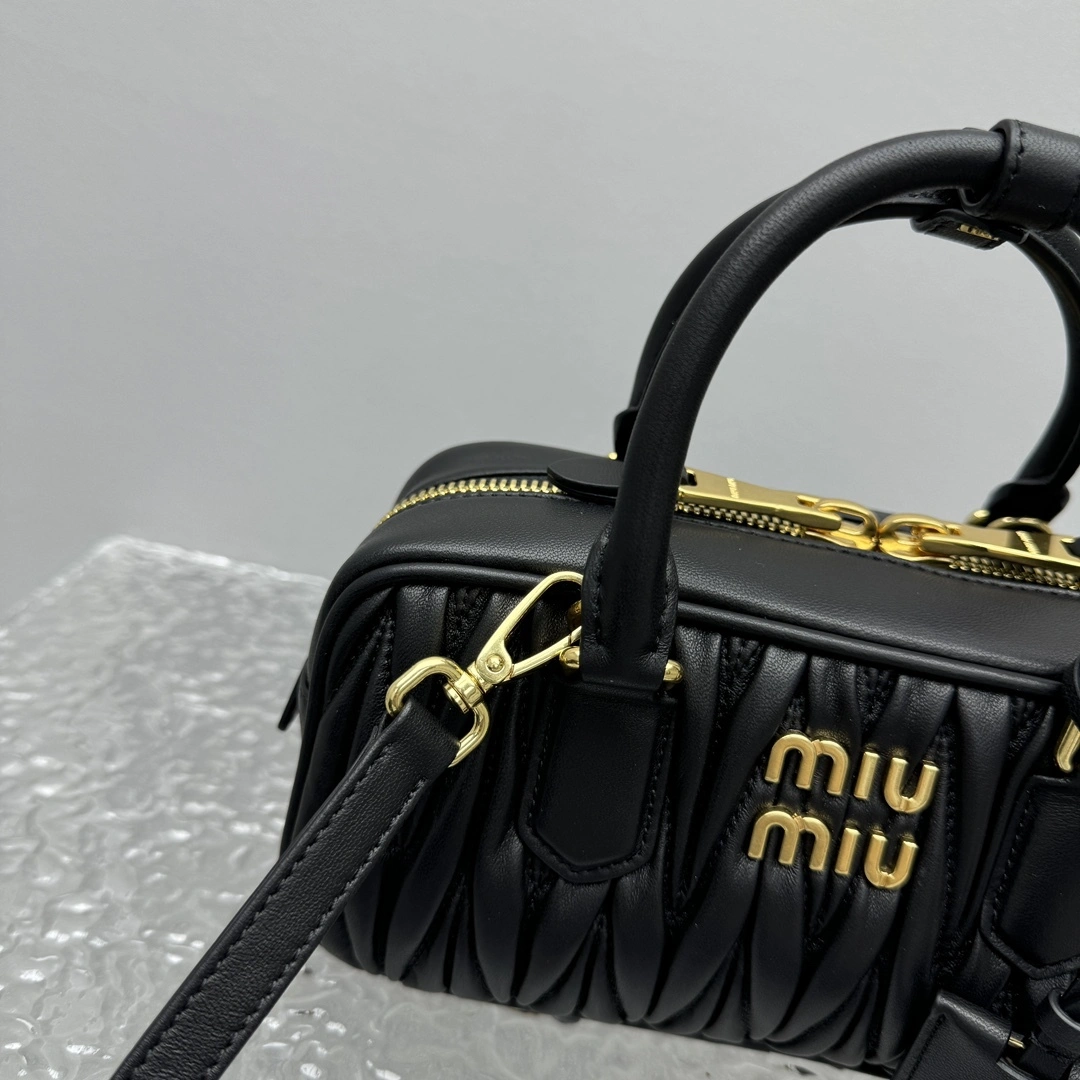 MOMO- 7iu7iu 5BB142-N88-F0002-V-OOT high quality version sheephide item:E-B664G2044
