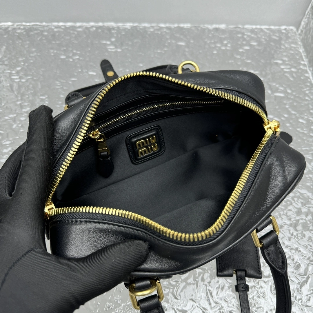 MOMO- 7iu7iu 5BB142-N88-F0002-V-OOT high quality version sheephide item:E-B664G2044