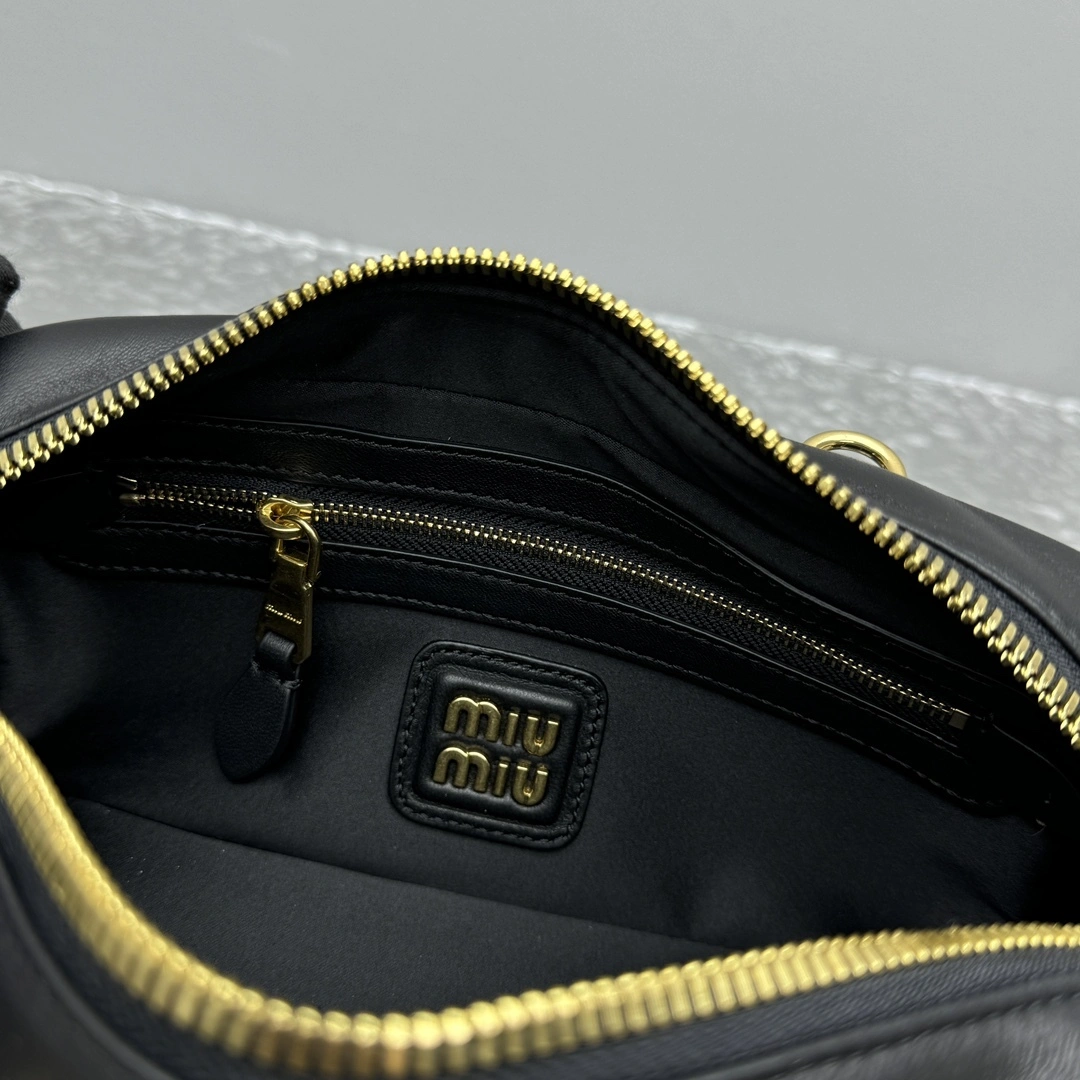 MOMO- 7iu7iu 5BB142-N88-F0002-V-OOT high quality version sheephide item:E-B664G2044