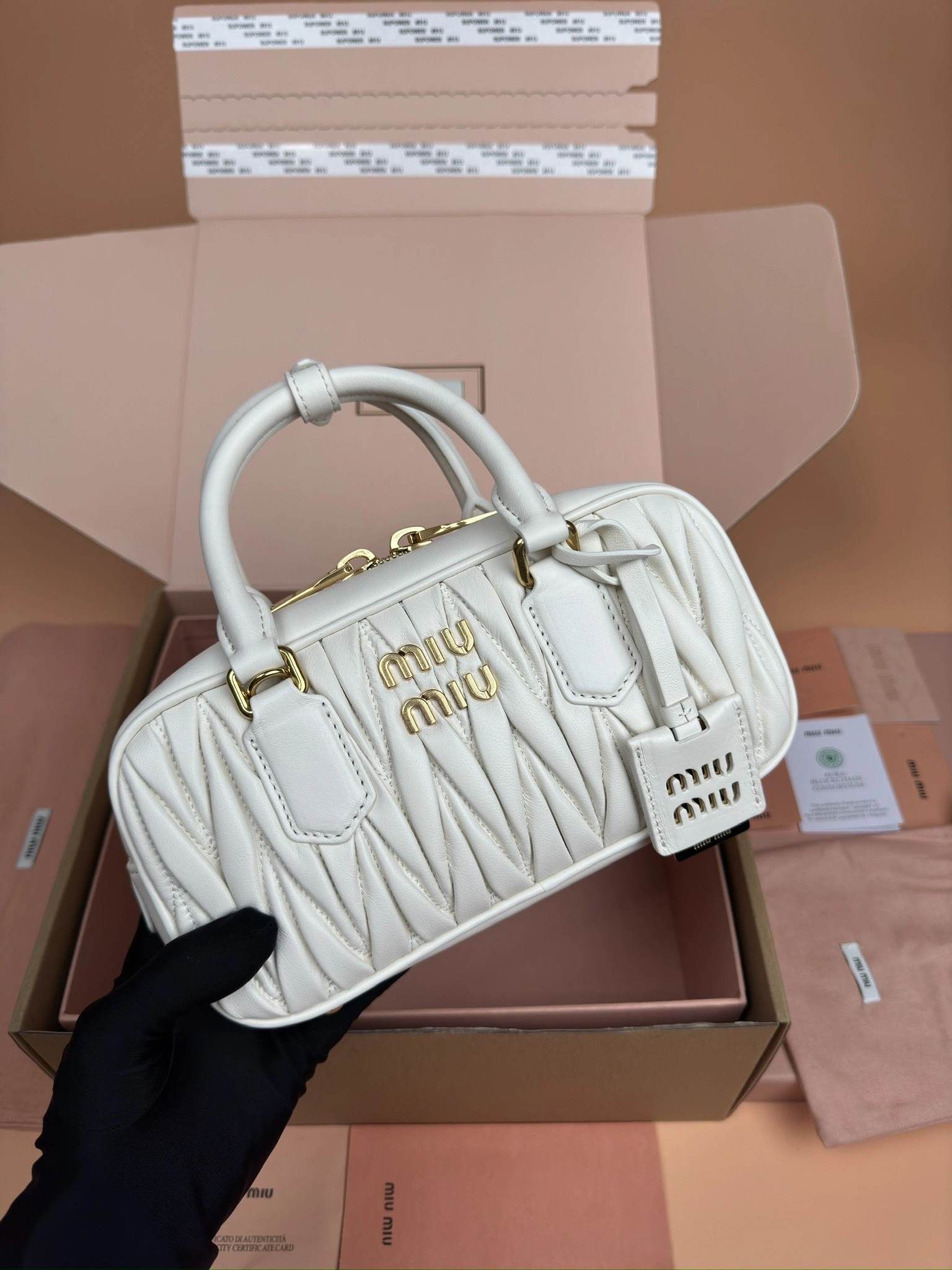 MOMO- 7iu7iu 5BB142-N88-F0009-V-OON high quality version sheephide item:E-B000G1904