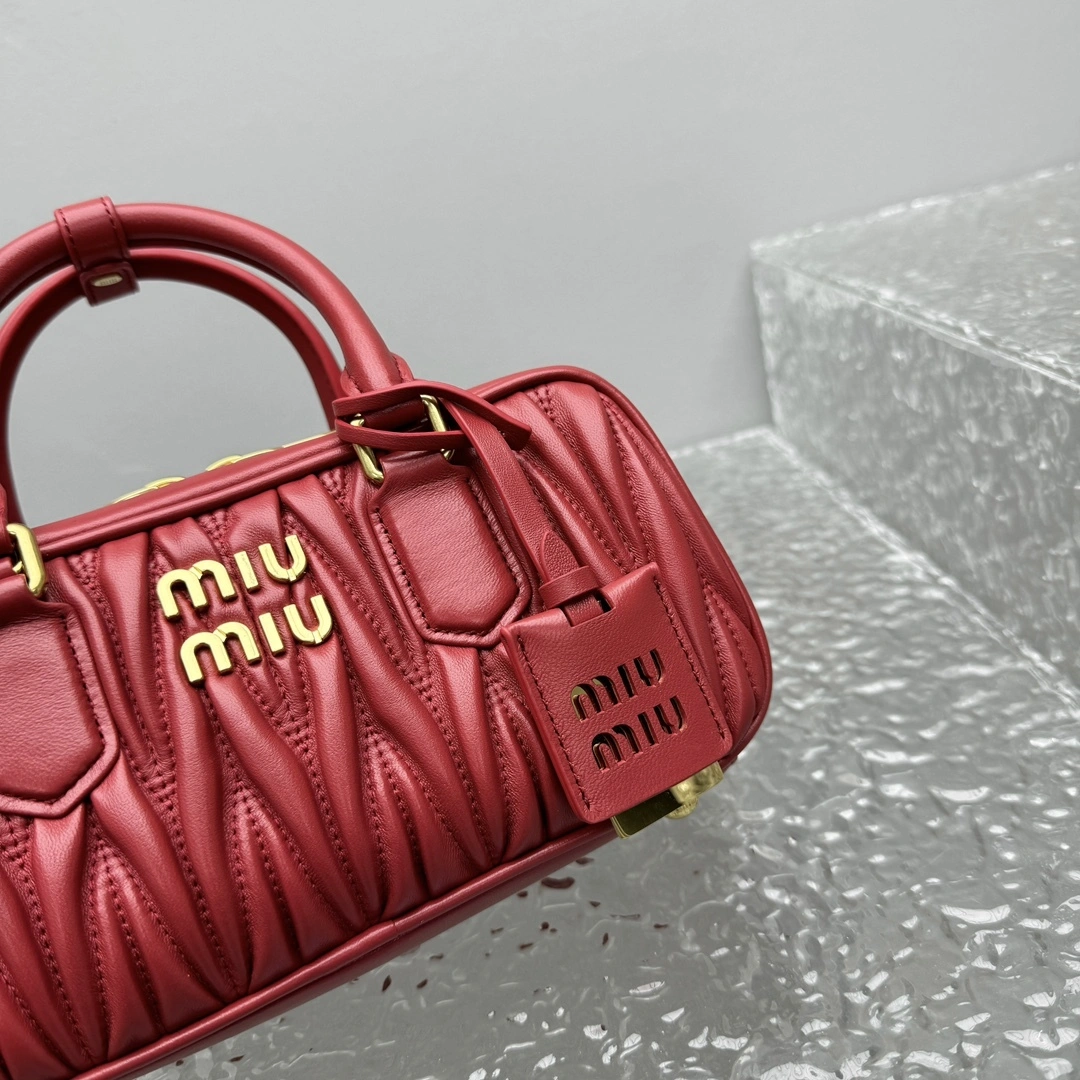 MOMO- 7iu7iu 5BB142-N88-F0011-V-OOT high quality version sheephide item:E-B664G2045