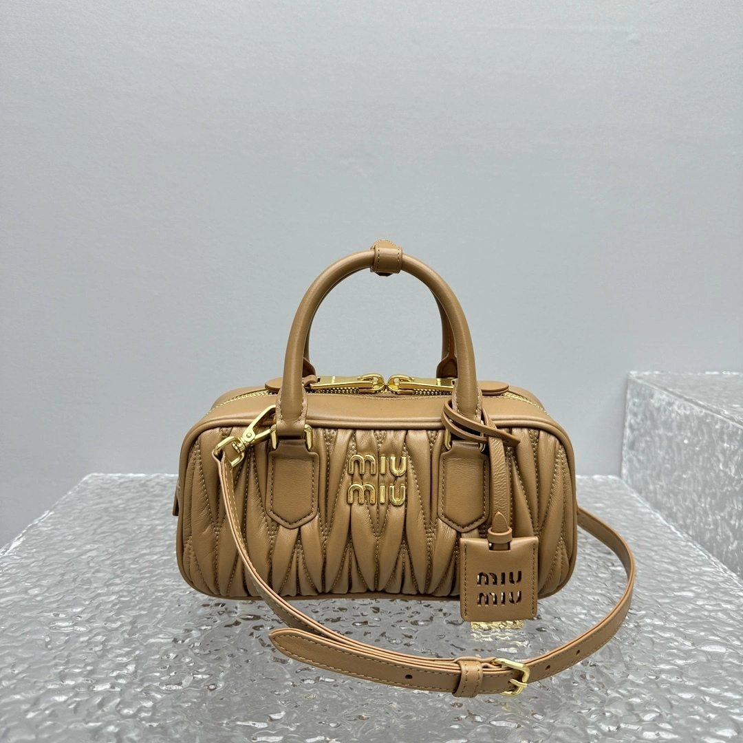 MOMO- 7iu7iu 5BB142-N88-F098L-V-OOT high quality version sheephide item:E-B664G2047