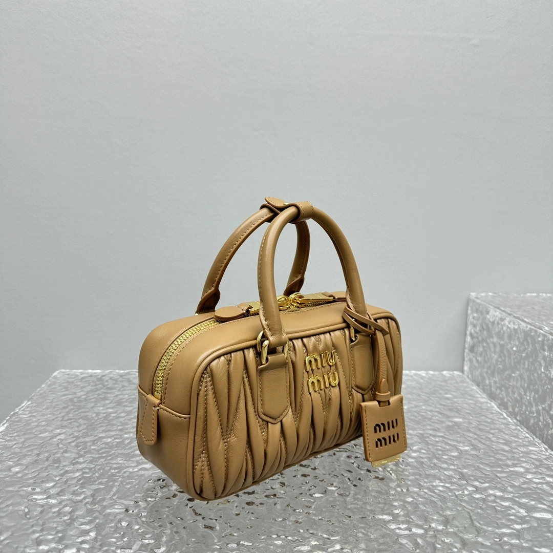 MOMO- 7iu7iu 5BB142-N88-F098L-V-OOT high quality version sheephide item:E-B664G2047