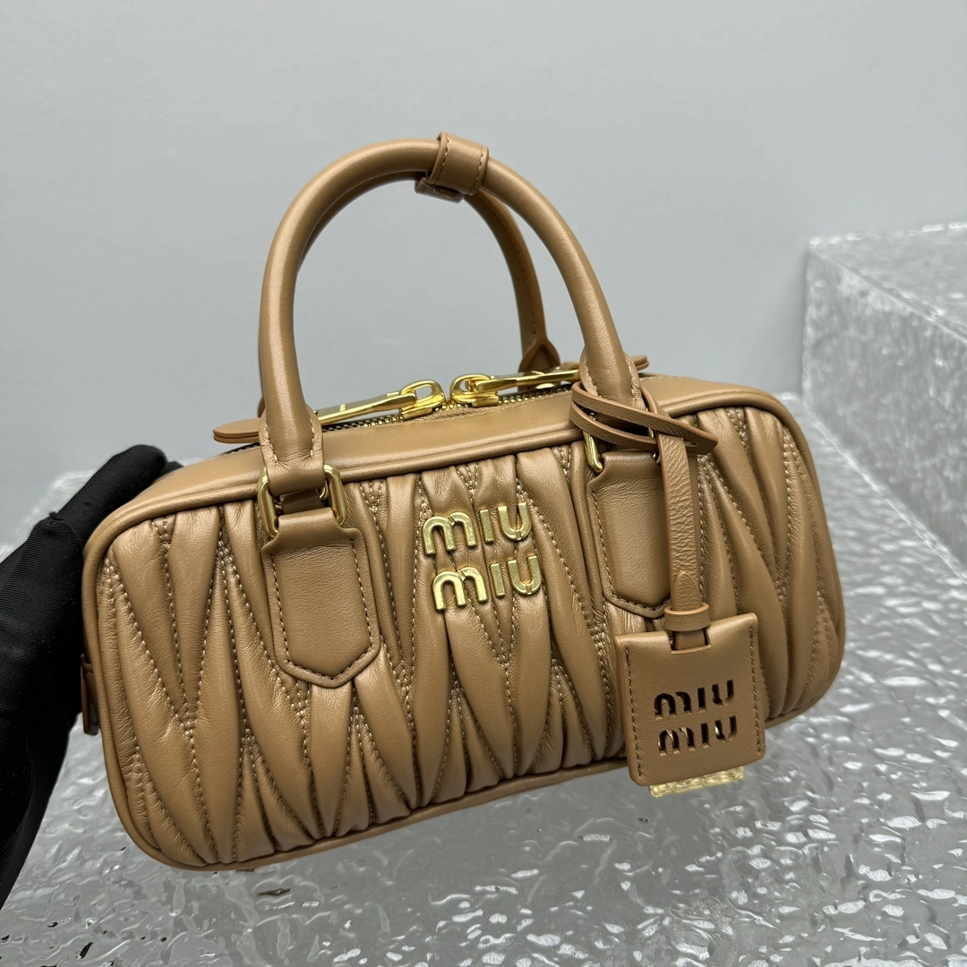 MOMO- 7iu7iu 5BB142-N88-F098L-V-OOT high quality version sheephide item:E-B664G2047