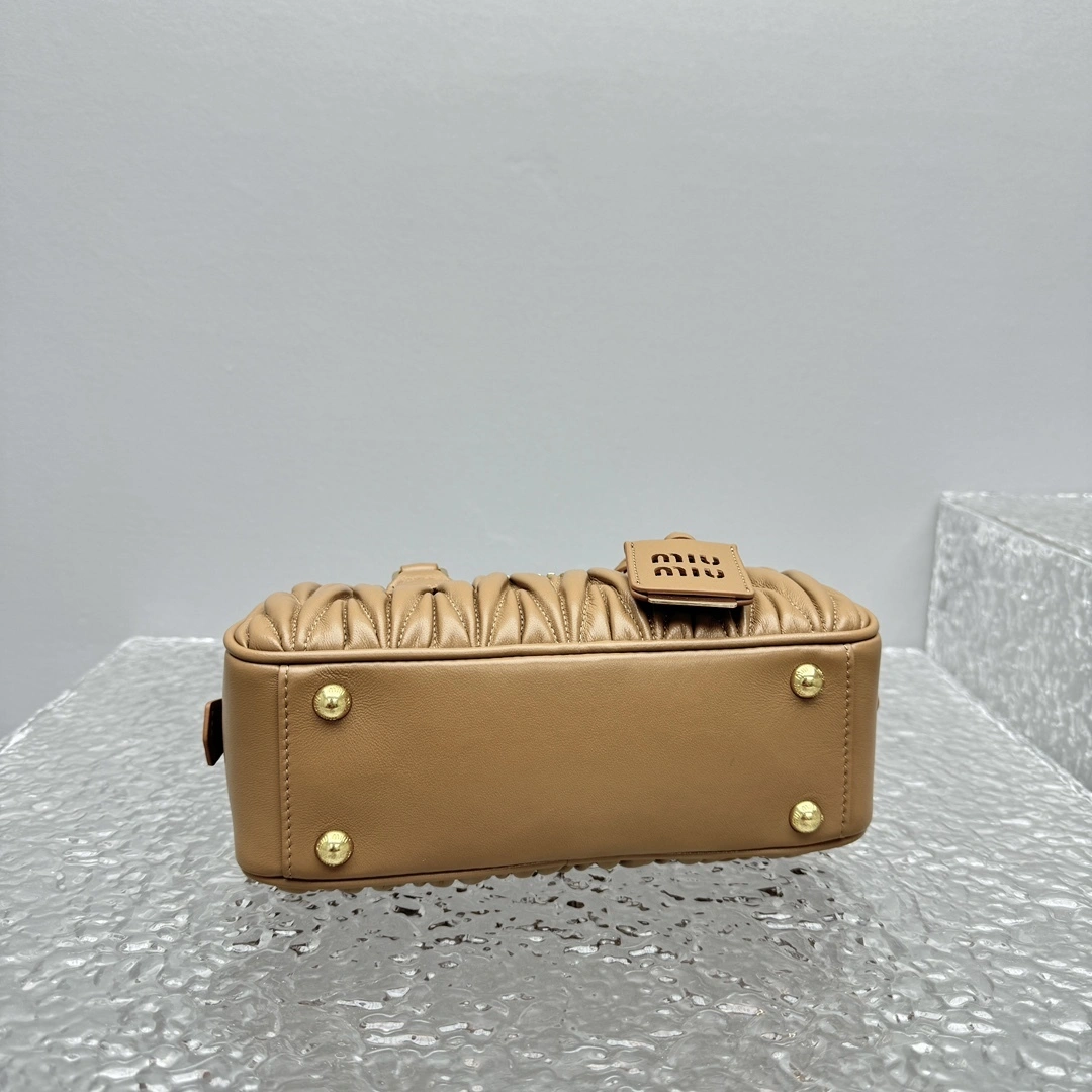 MOMO- 7iu7iu 5BB142-N88-F098L-V-OOT high quality version sheephide item:E-B664G2047
