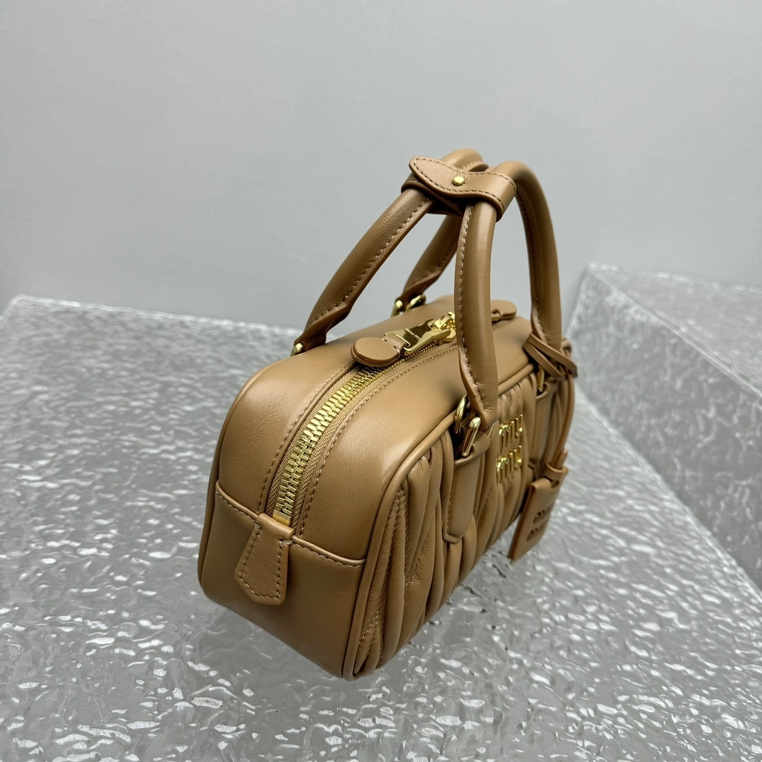 MOMO- 7iu7iu 5BB142-N88-F098L-V-OOT high quality version sheephide item:E-B664G2047