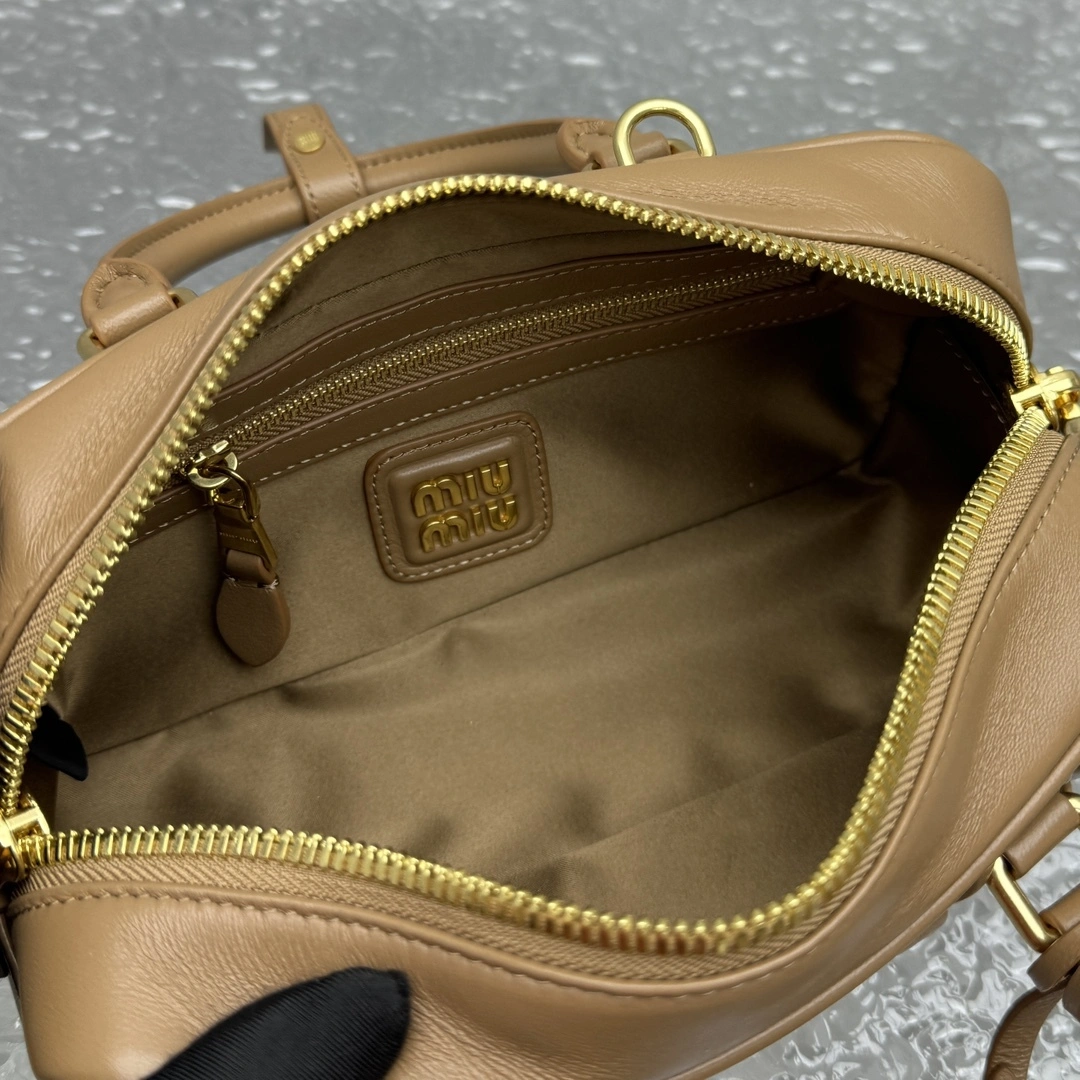 MOMO- 7iu7iu 5BB142-N88-F098L-V-OOT high quality version sheephide item:E-B664G2047