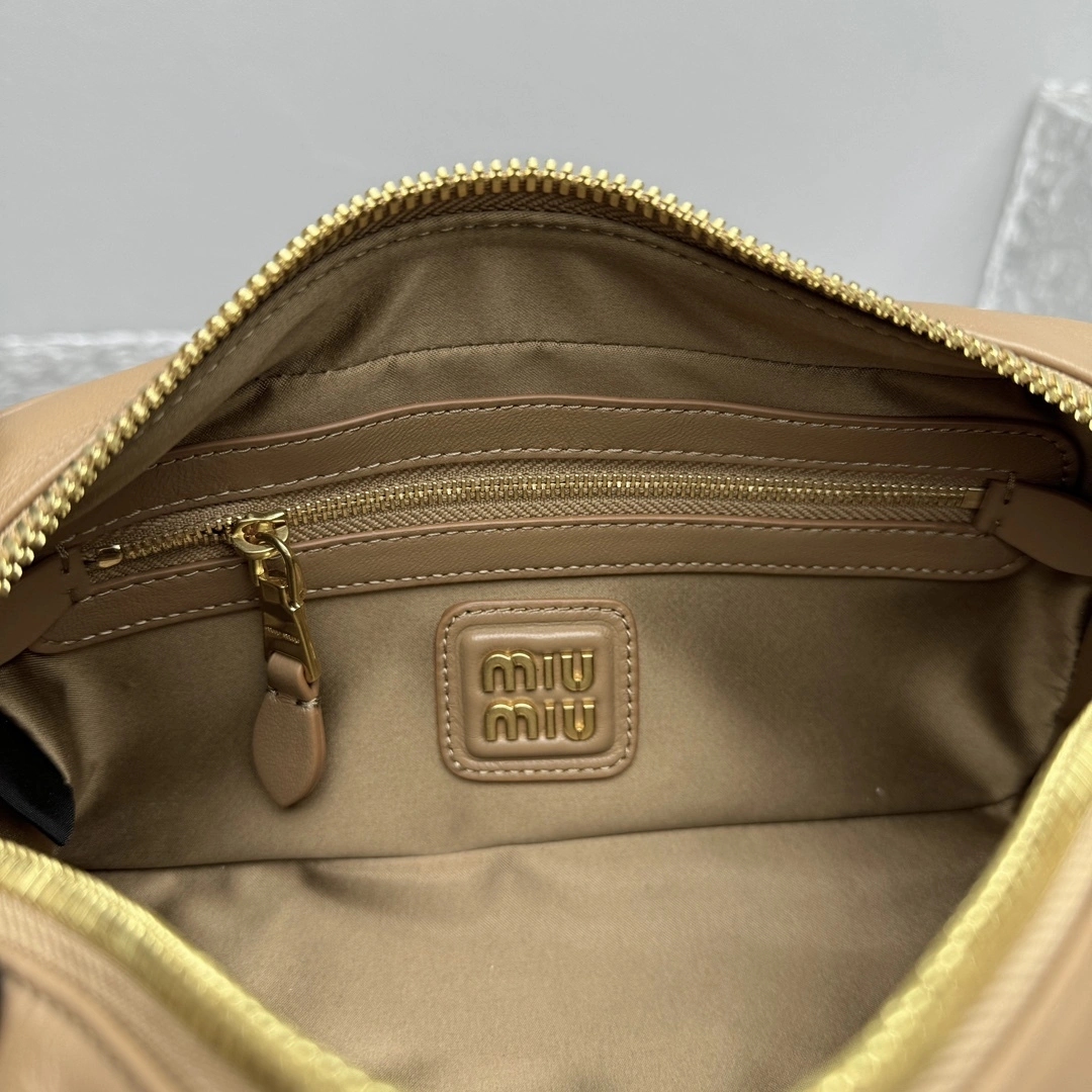 MOMO- 7iu7iu 5BB142-N88-F098L-V-OOT high quality version sheephide item:E-B664G2047