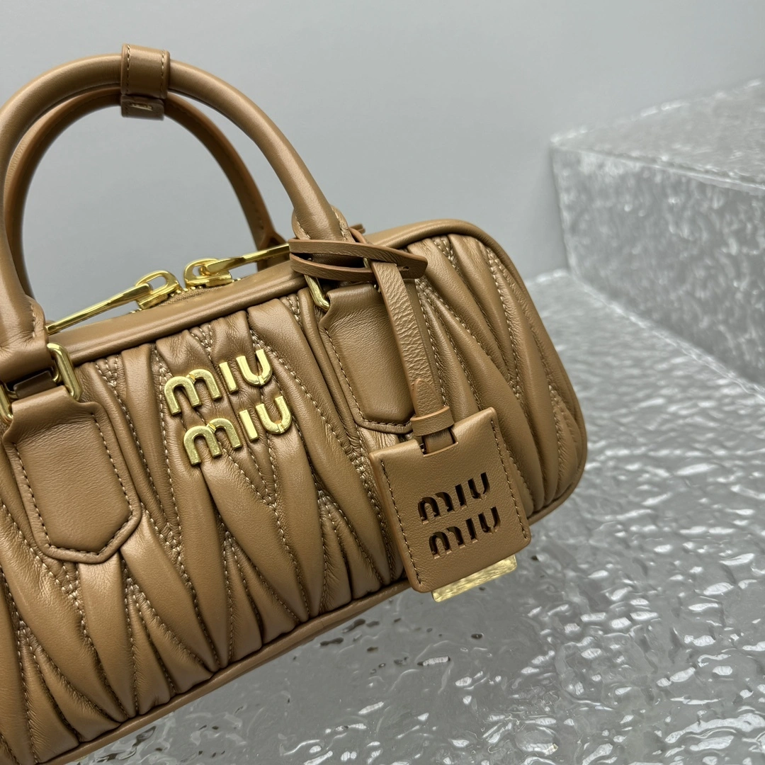 MOMO- 7iu7iu 5BB142-N88-F098L-V-OOT high quality version sheephide item:E-B664G2047