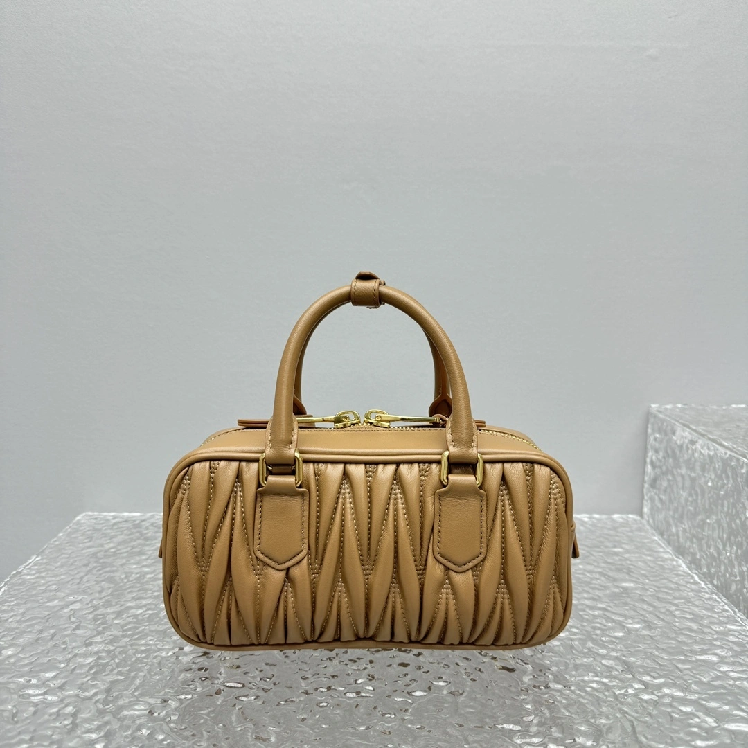 MOMO- 7iu7iu 5BB142-N88-F098L-V-OOT high quality version sheephide item:E-B664G2047
