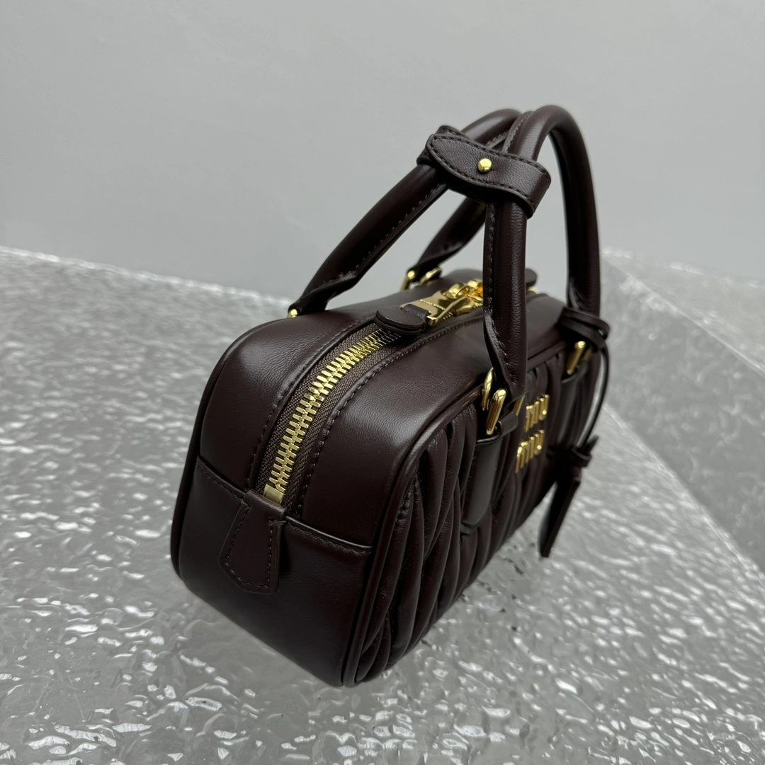 MOMO- 7iu7iu 5BB142_N88_F0NBL_V_OON high quality version sheephide item:E-B664G2046