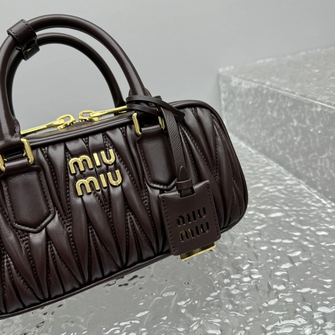 MOMO- 7iu7iu 5BB142_N88_F0NBL_V_OON high quality version sheephide item:E-B664G2046