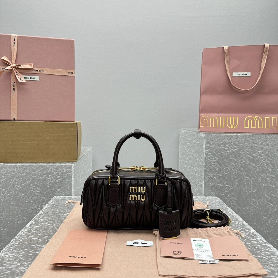 MOMO- 7iu7iu 5BB142_N88_F0NBL_V_OON high quality version sheephide item:E-B664G2046