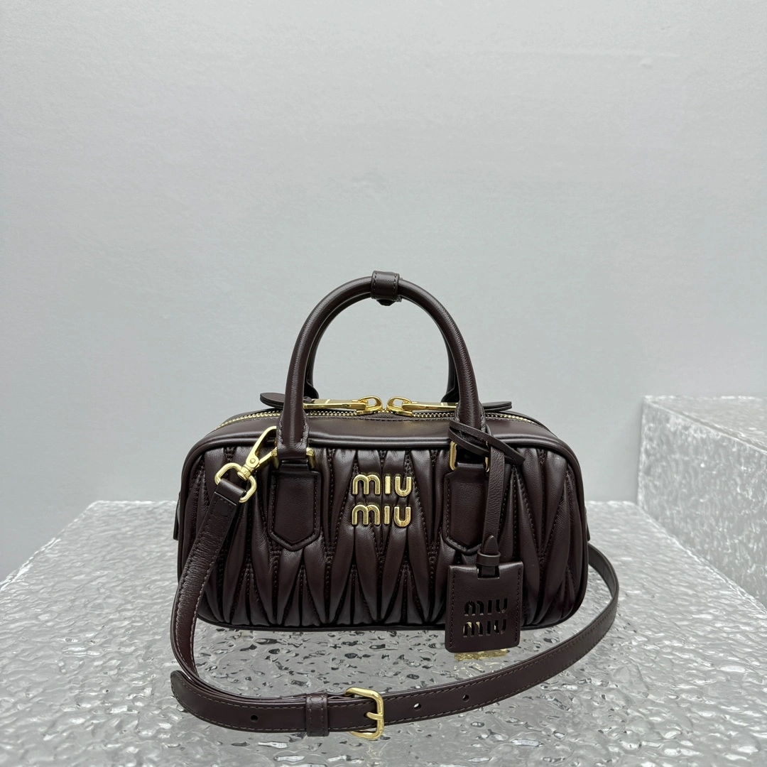 MOMO- 7iu7iu 5BB142_N88_F0NBL_V_OON high quality version sheephide item:E-B664G2046