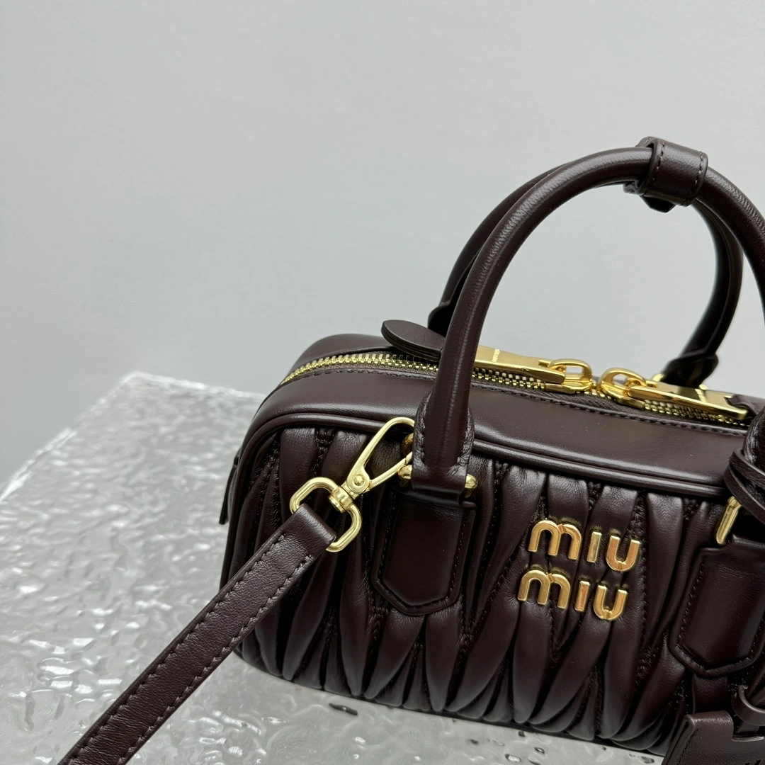 MOMO- 7iu7iu 5BB142_N88_F0NBL_V_OON high quality version sheephide item:E-B664G2046