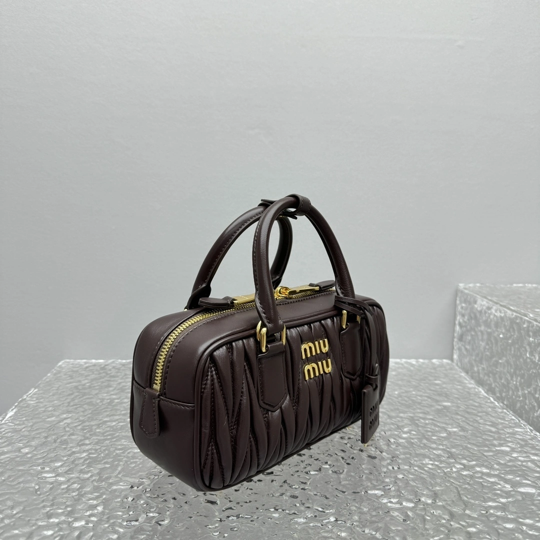 MOMO- 7iu7iu 5BB142_N88_F0NBL_V_OON high quality version sheephide item:E-B664G2046