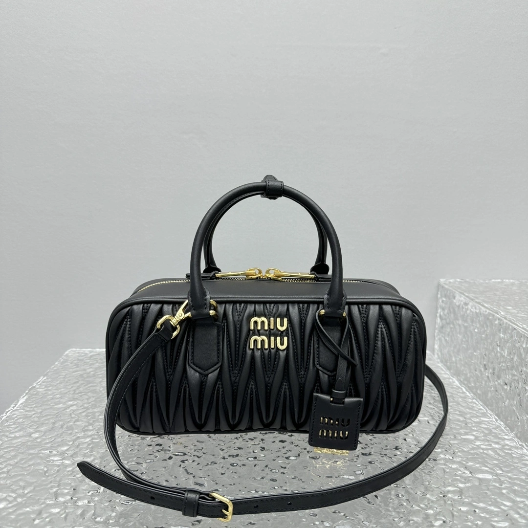 MOMO- 7iu7iu 5BB148-N88-F0002-V-OOT high quality version sheepskin item:E-B664G2005