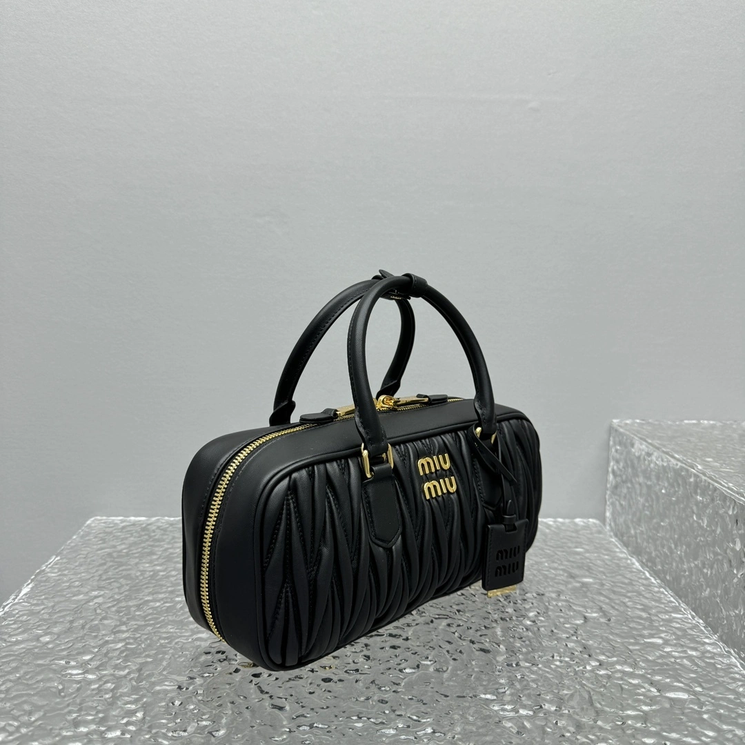 MOMO- 7iu7iu 5BB148-N88-F0002-V-OOT high quality version sheepskin item:E-B664G2005