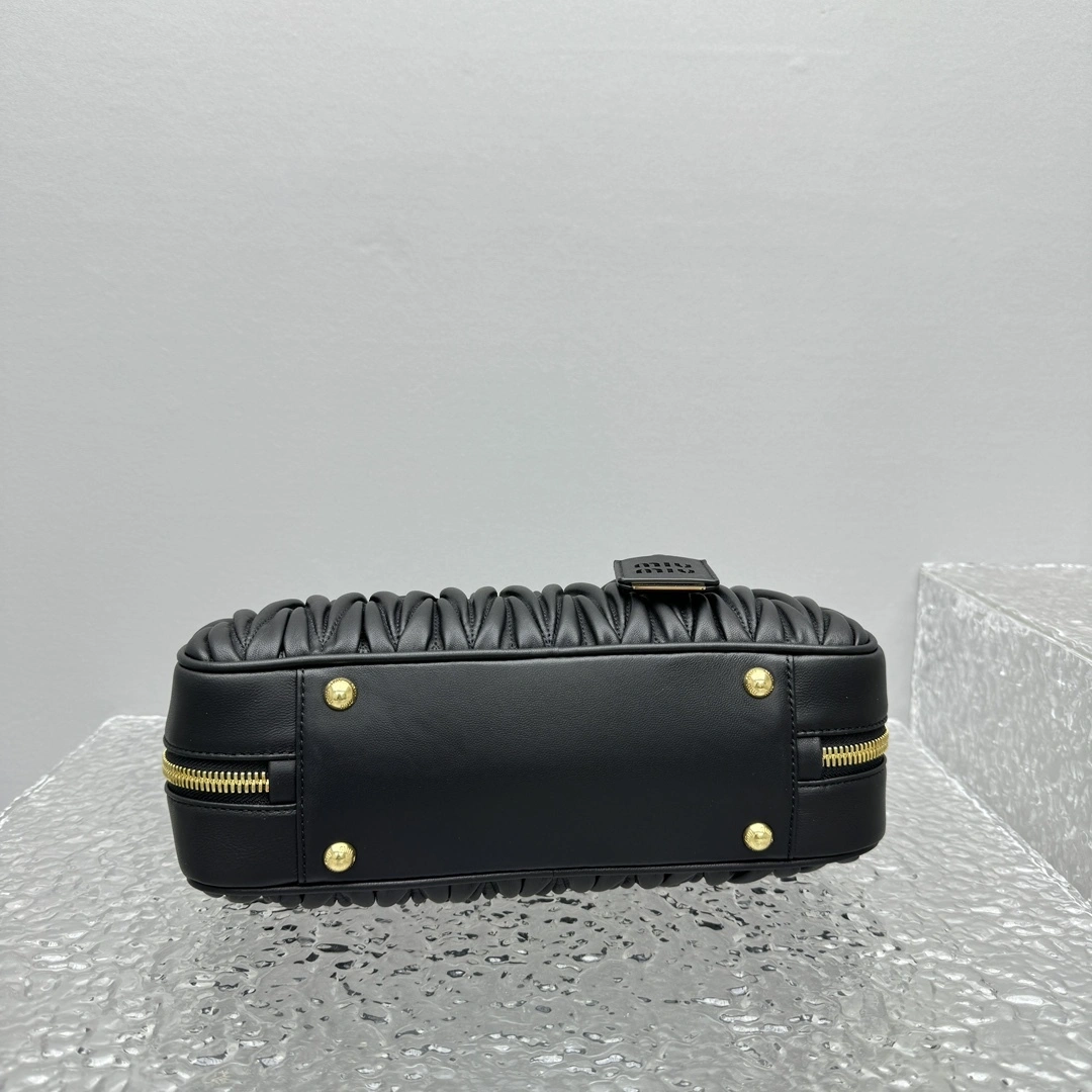 MOMO- 7iu7iu 5BB148-N88-F0002-V-OOT high quality version sheepskin item:E-B664G2005