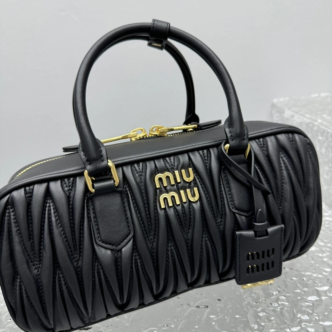 MOMO- 7iu7iu 5BB148-N88-F0002-V-OOT high quality version sheepskin item:E-B664G2005