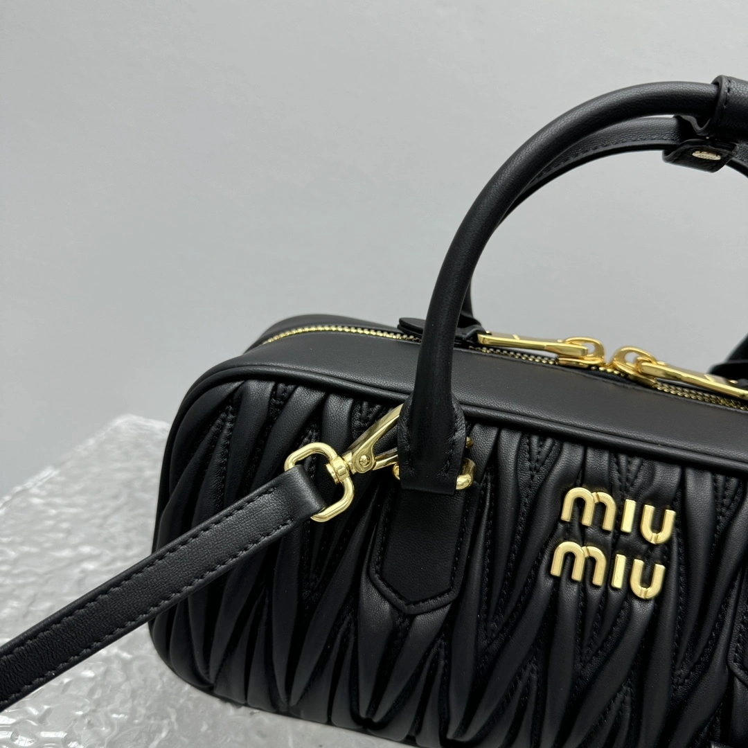 MOMO- 7iu7iu 5BB148-N88-F0002-V-OOT high quality version sheepskin item:E-B664G2005