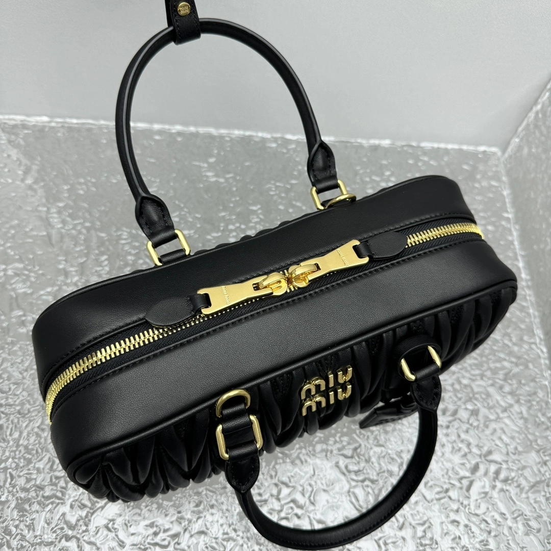 MOMO- 7iu7iu 5BB148-N88-F0002-V-OOT high quality version sheepskin item:E-B664G2005