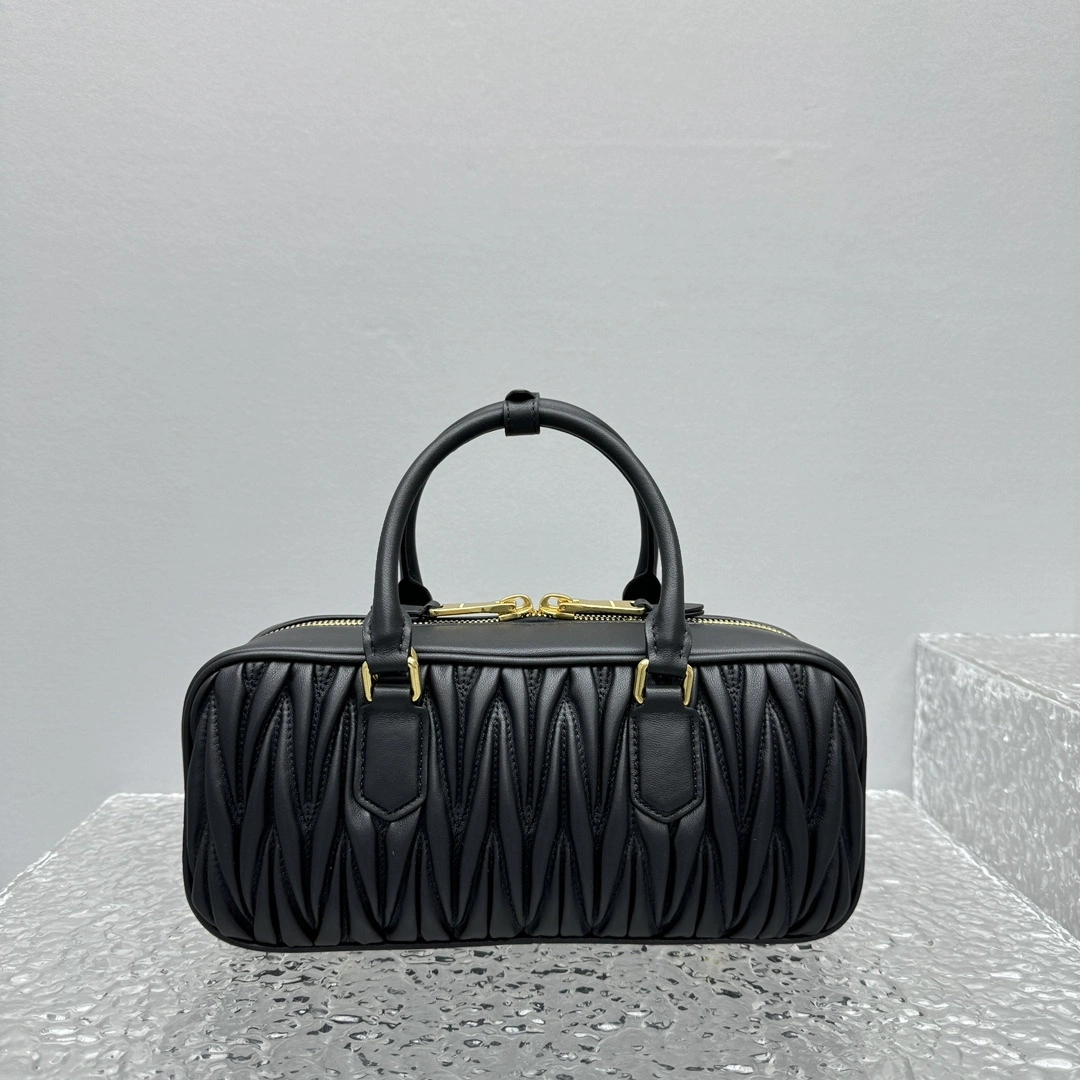 MOMO- 7iu7iu 5BB148-N88-F0002-V-OOT high quality version sheepskin item:E-B664G2005
