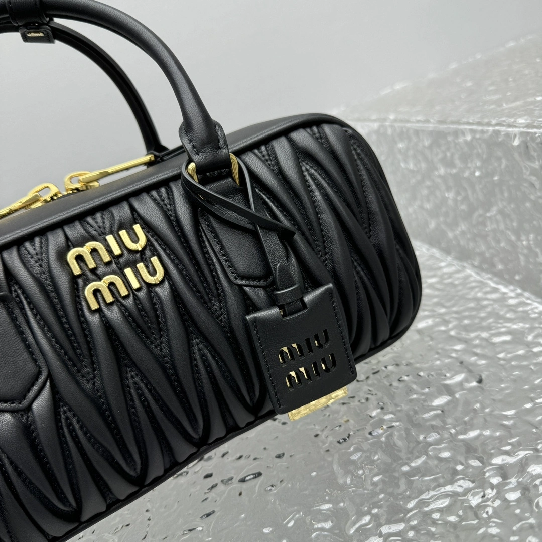 MOMO- 7iu7iu 5BB148-N88-F0002-V-OOT high quality version sheepskin item:E-B664G2005