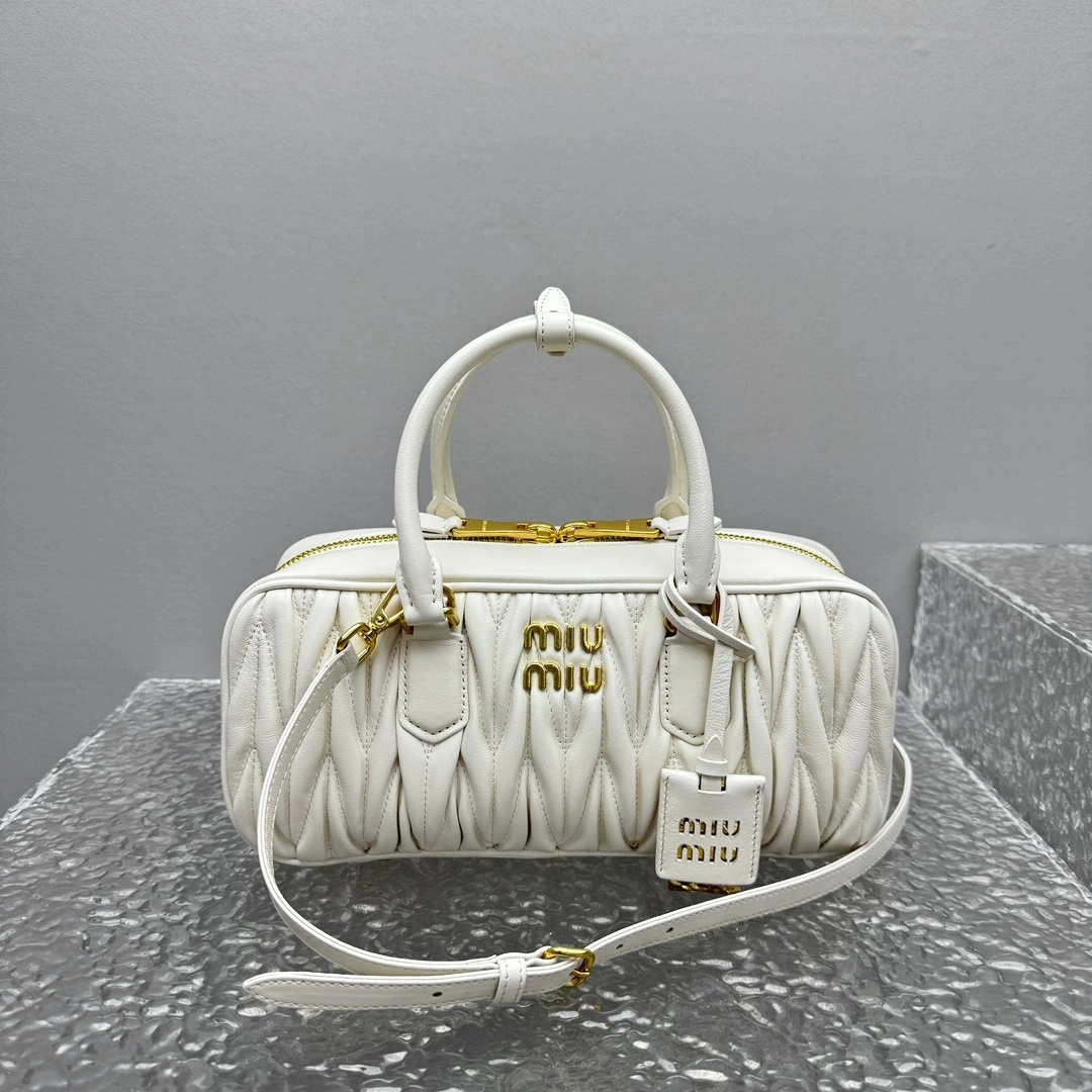 MOMO- 7iu7iu 5BB148-N88-F0009-V-OOT high quality version sheepskin item:E-B664G2006