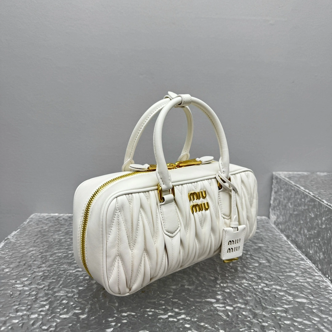 MOMO- 7iu7iu 5BB148-N88-F0009-V-OOT high quality version sheepskin item:E-B664G2006