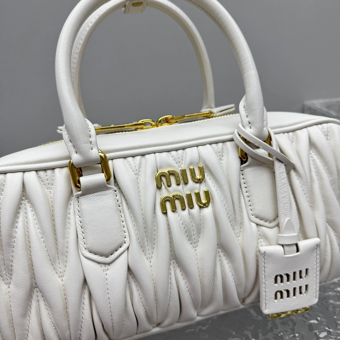 MOMO- 7iu7iu 5BB148-N88-F0009-V-OOT high quality version sheepskin item:E-B664G2006
