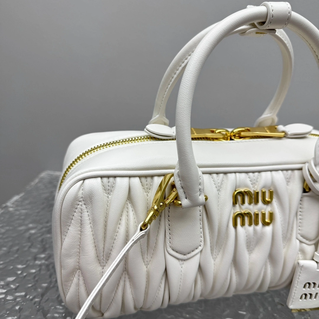 MOMO- 7iu7iu 5BB148-N88-F0009-V-OOT high quality version sheepskin item:E-B664G2006