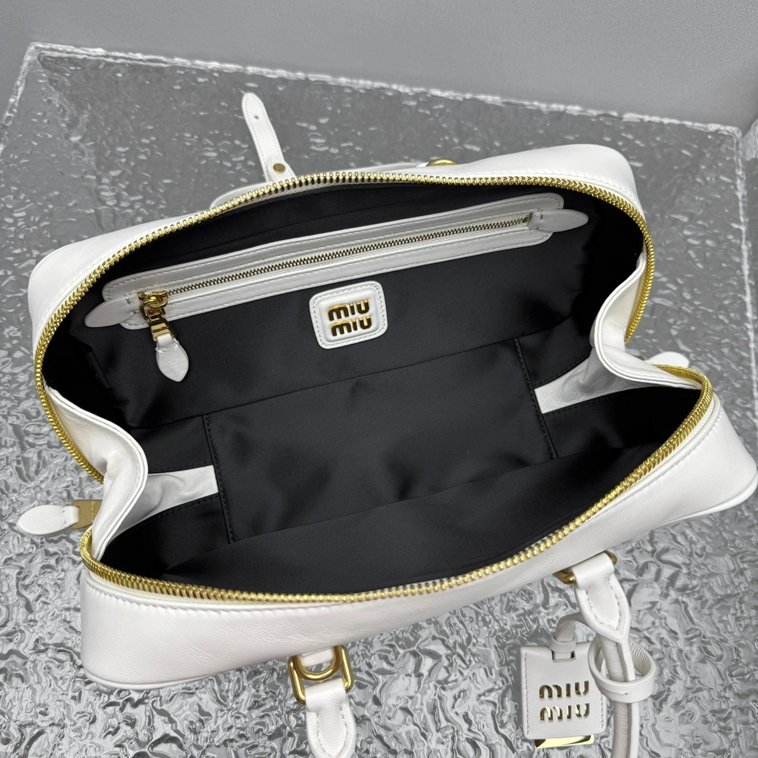 MOMO- 7iu7iu 5BB148-N88-F0009-V-OOT high quality version sheepskin item:E-B664G2006