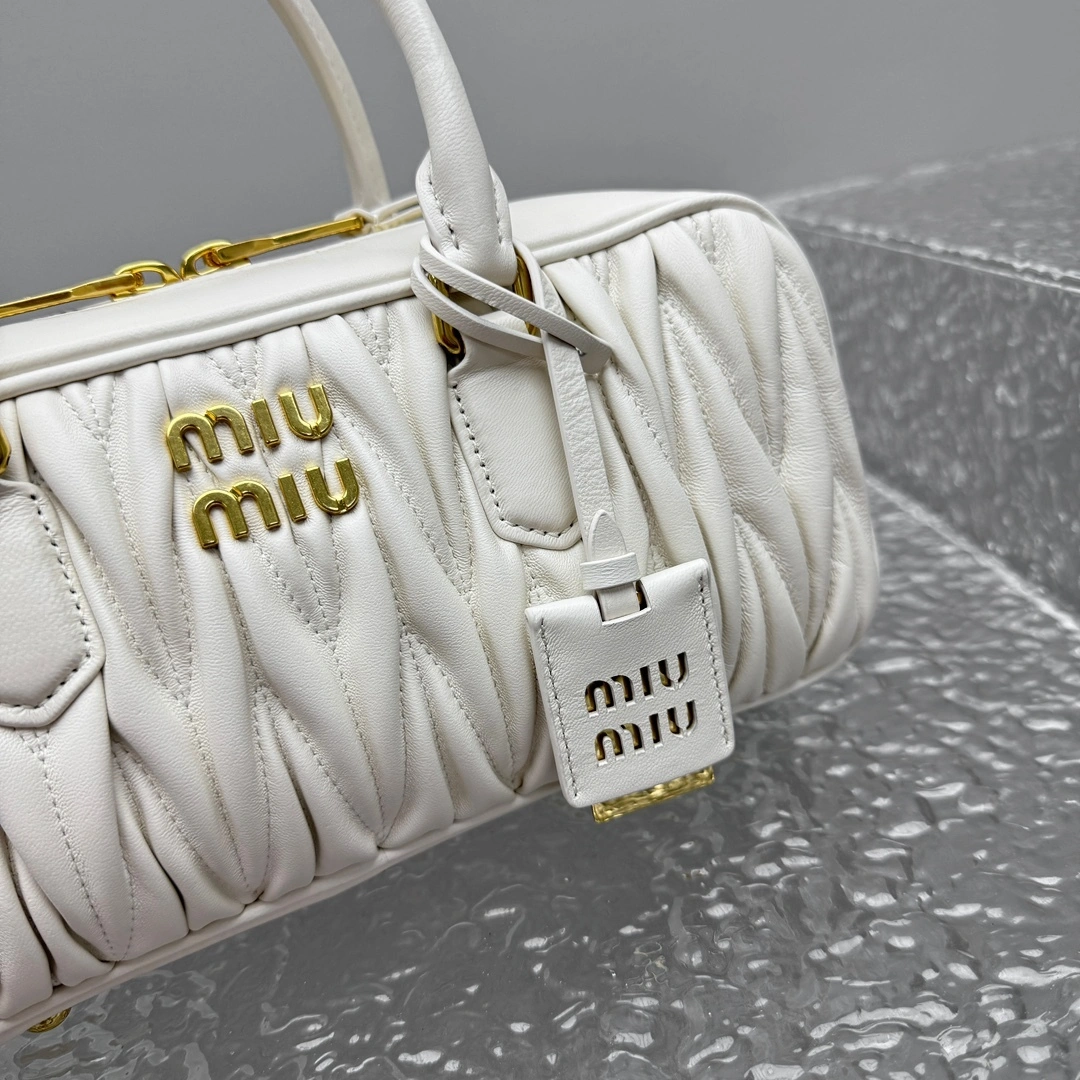 MOMO- 7iu7iu 5BB148-N88-F0009-V-OOT high quality version sheepskin item:E-B664G2006