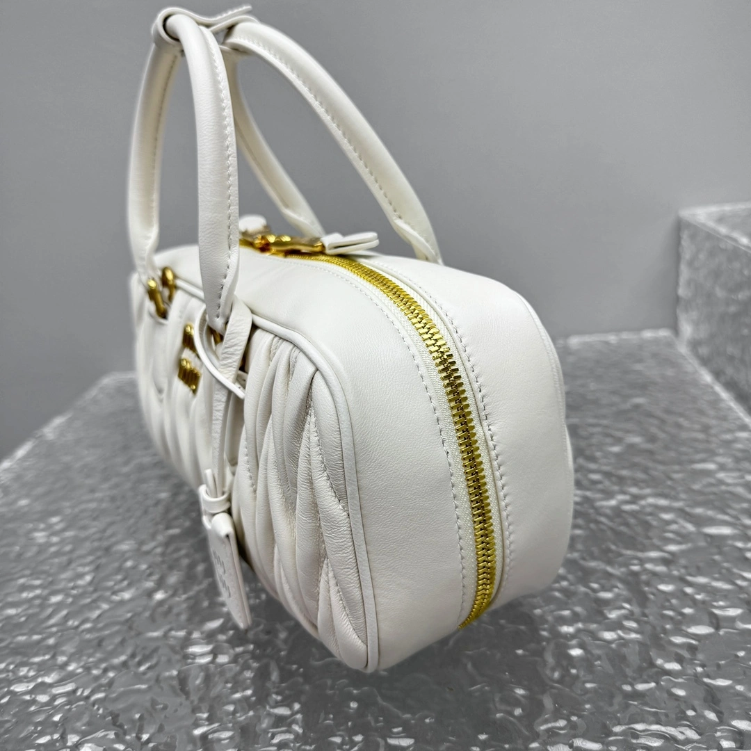 MOMO- 7iu7iu 5BB148-N88-F0009-V-OOT high quality version sheepskin item:E-B664G2006