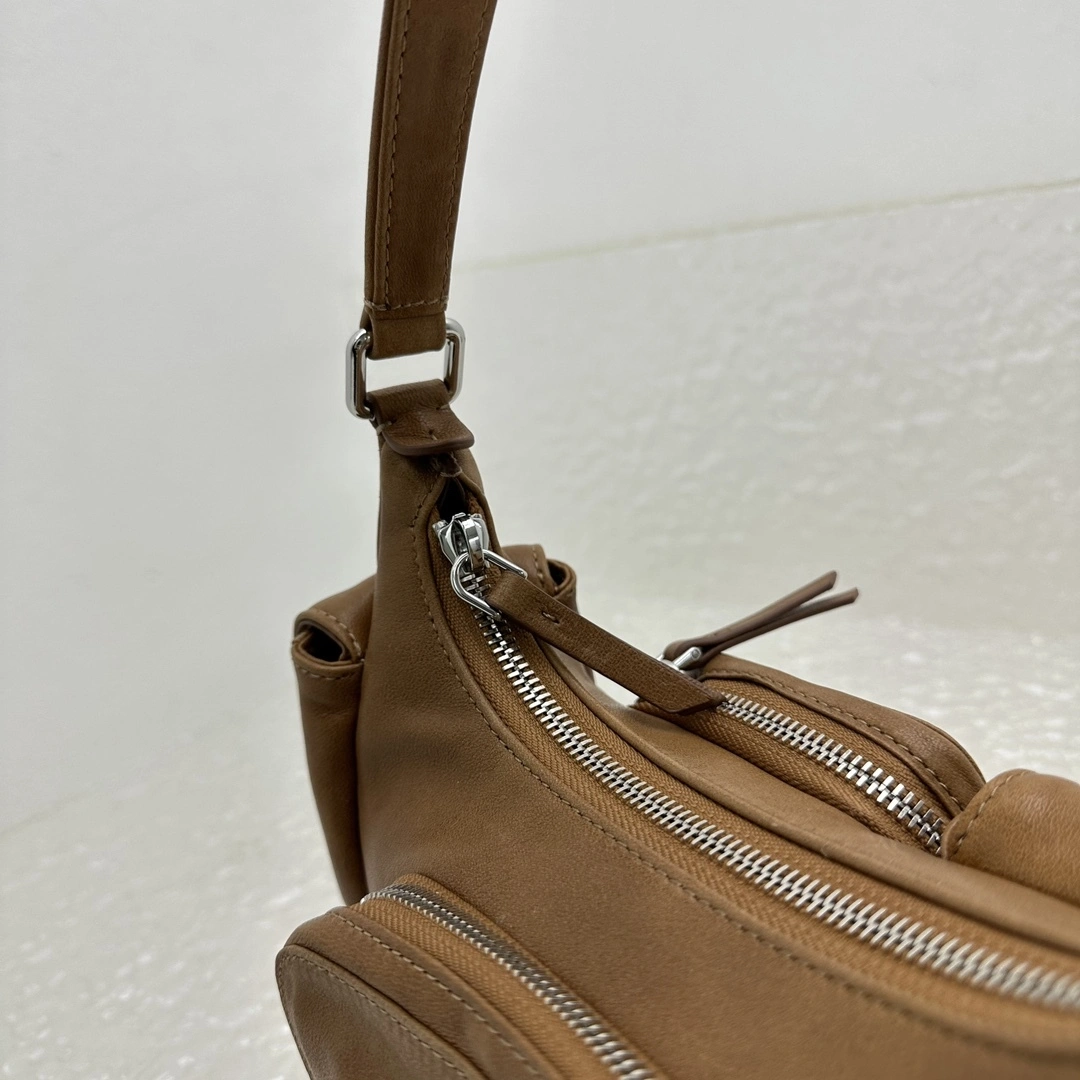 MOMO- 7iu7iu 5BC146-2CRL-F098L-V-OOO high quality version calfskin item:E-B664G2038