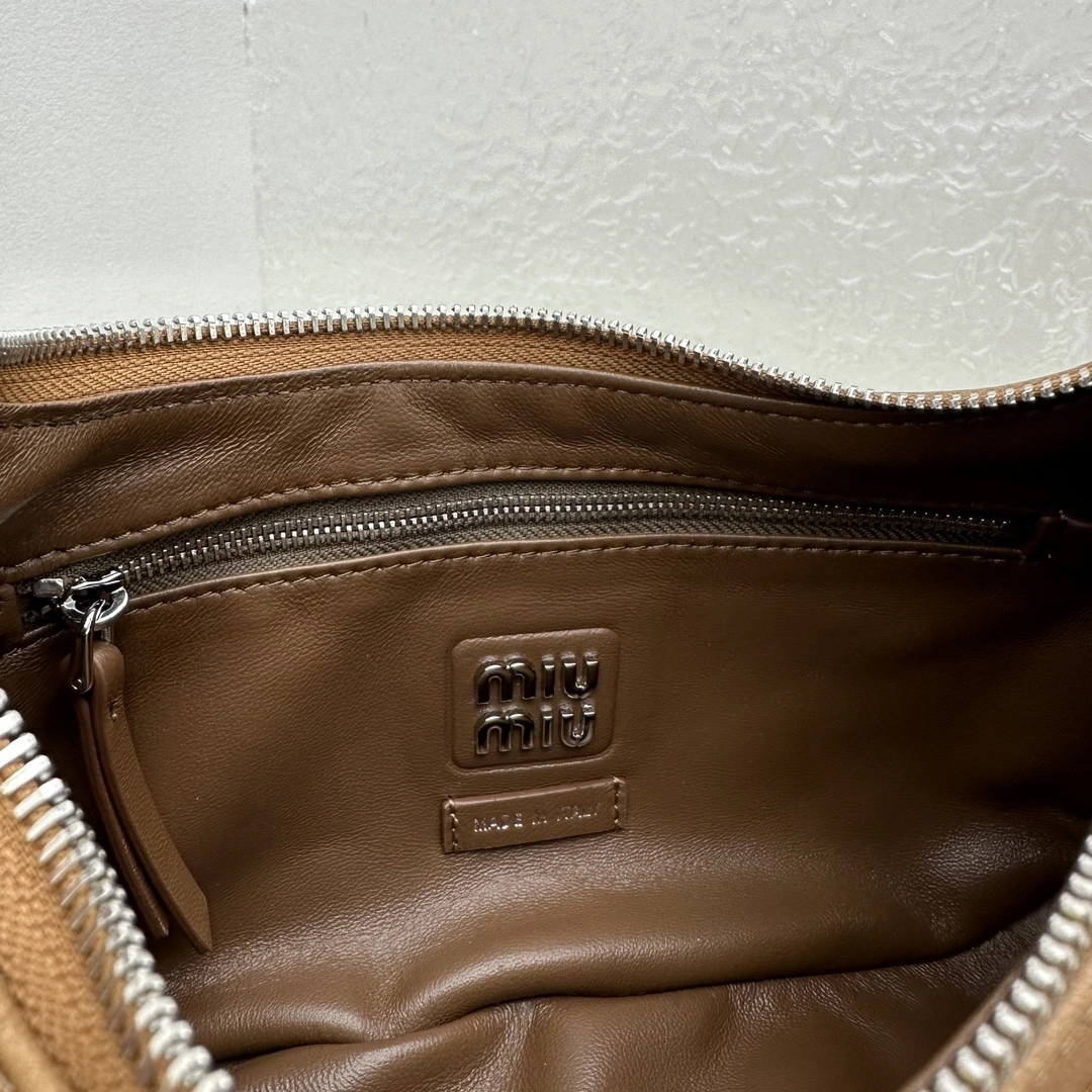 MOMO- 7iu7iu 5BC146-2CRL-F098L-V-OOO high quality version calfskin item:E-B664G2038