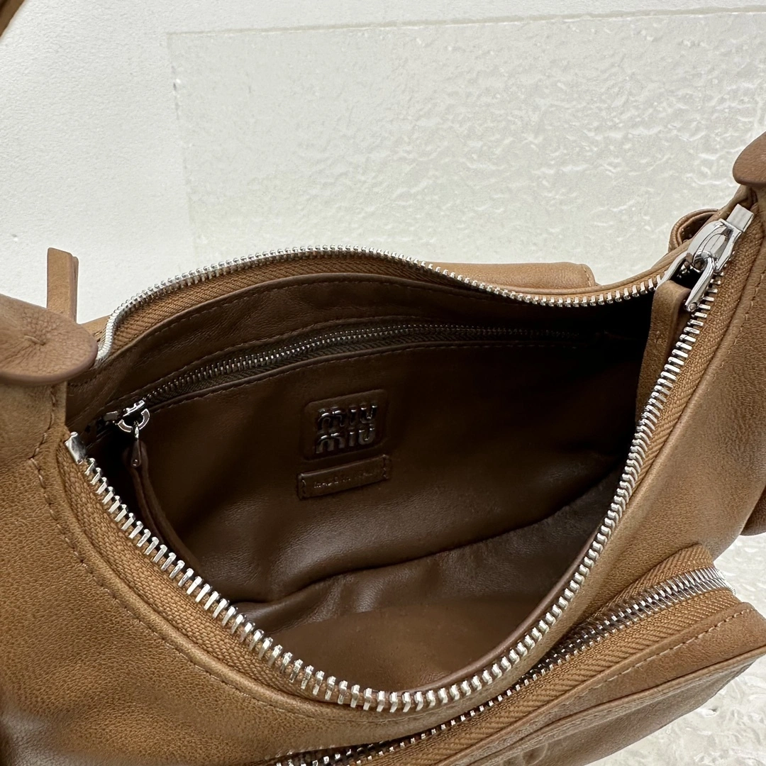 MOMO- 7iu7iu 5BC146-2CRL-F098L-V-OOO high quality version calfskin item:E-B664G2038