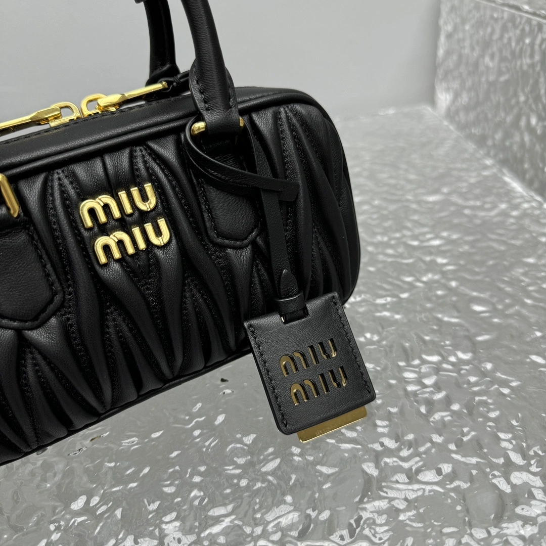 MOMO- 7iu7iu 5BP088_N88_F0002_V_OOO high quality version sheephide item:E-B664G2041